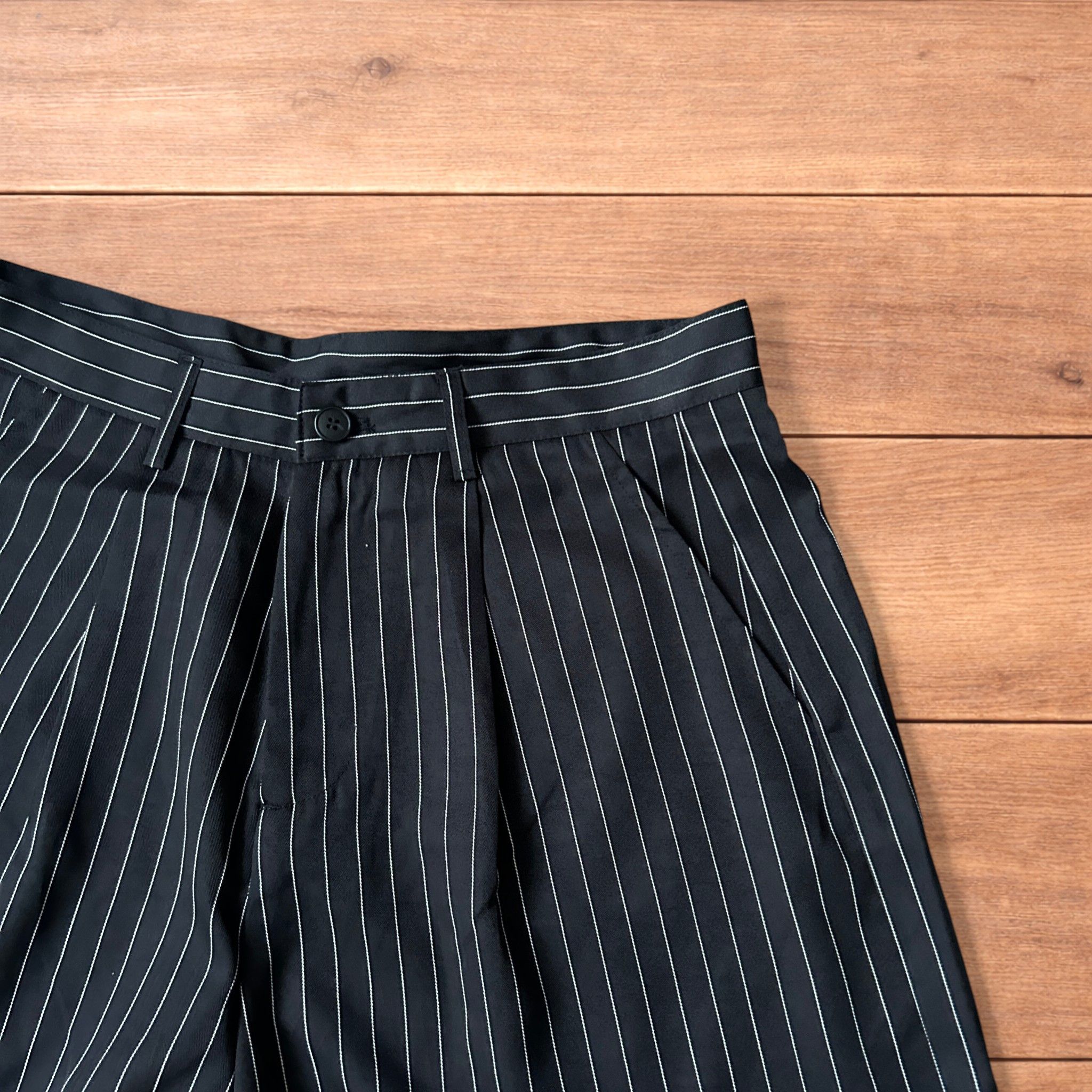 Japanese Brand Baggy wide long pinstripe tailored shorts jorts in black. Size US 34 / EU 50 - 3 Thumbnail