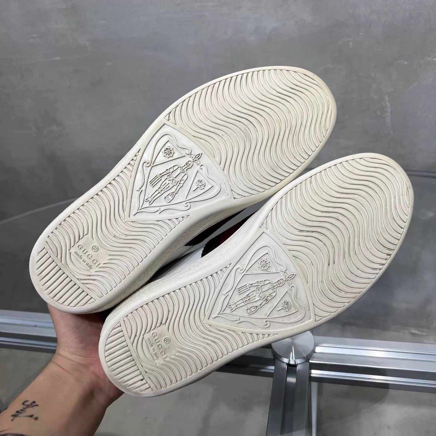 Gucci Gucci Bee White Sneaker UK5 (39) YH26331 Size US 6 / EU 39 - 7 Thumbnail