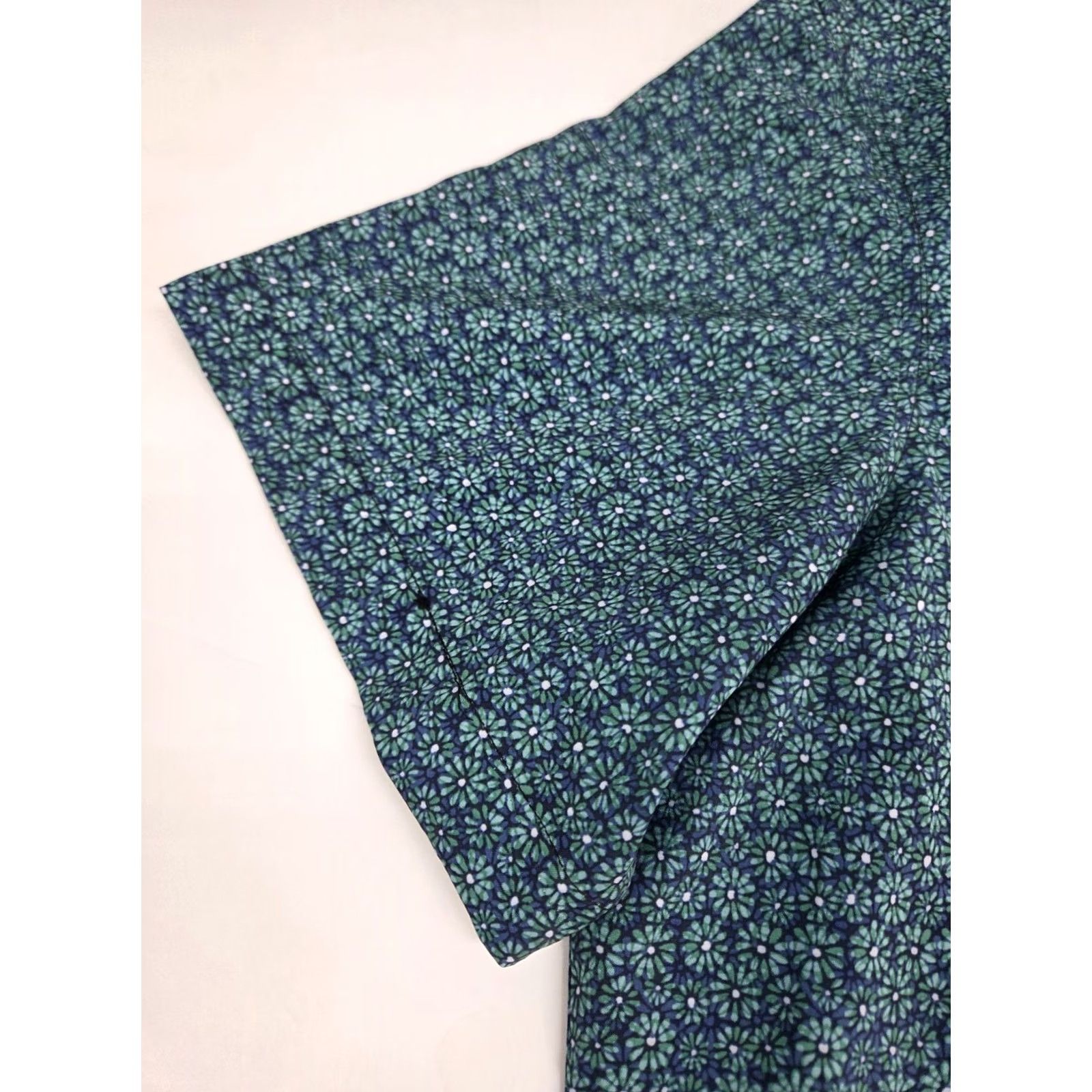 Vintage Nick Graham Everywhere Men Short Sleeve Button Up Modern Fit Shirt XL Blue/Green Geometric Pattern Size US XL / EU 56 / 4 - 6 Thumbnail