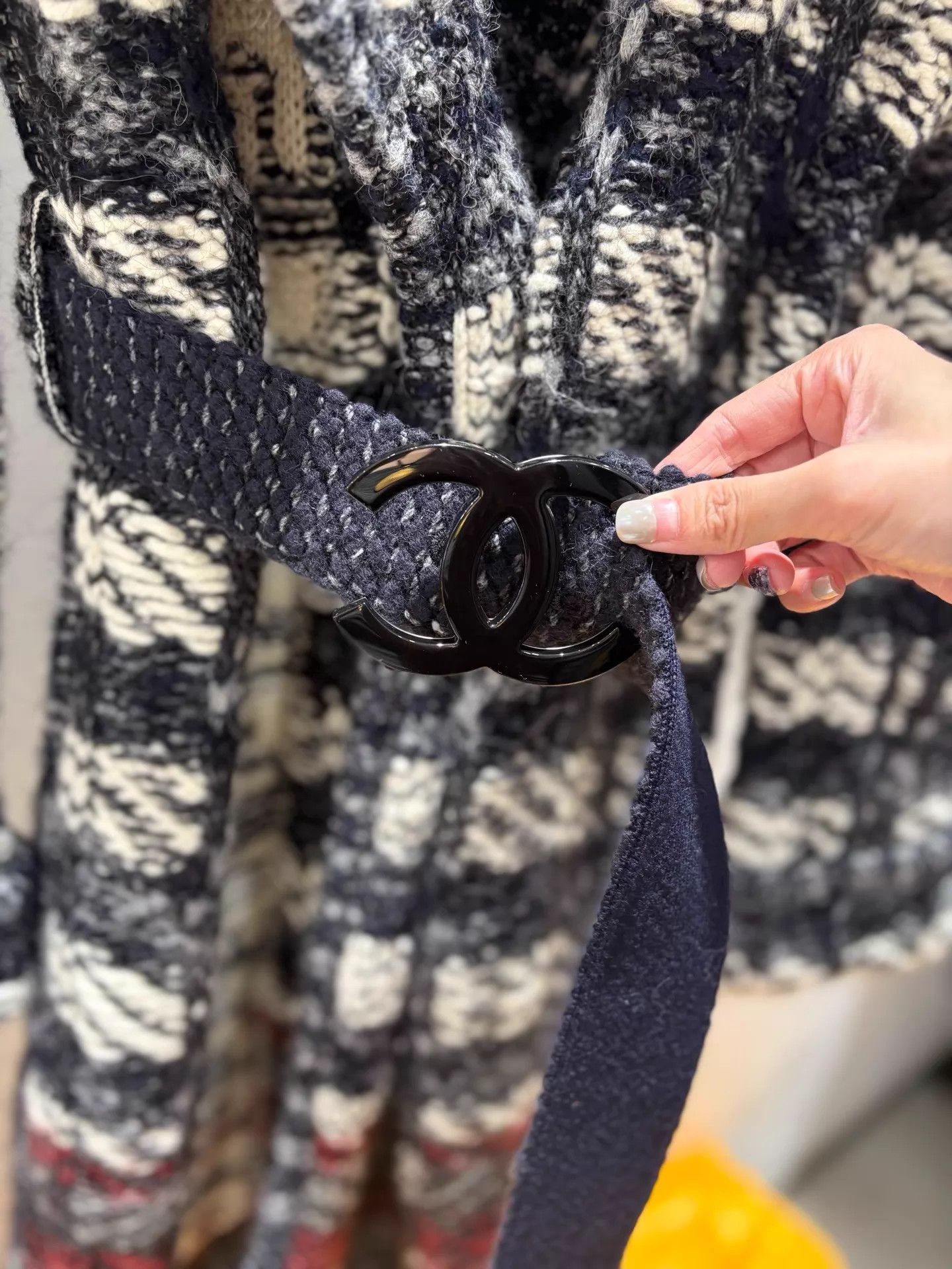 Chanel Chanel 2017 Black & Gray Knit Coat CC Belt 38 Size S / US 4 / IT 40 - 2 Thumbnail