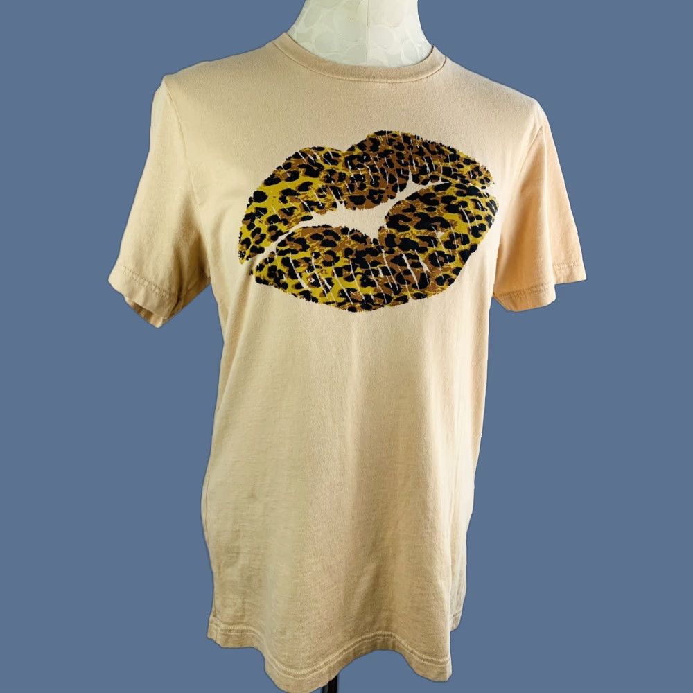 Vintage Bella + Canvas Women's Tshirt Medium Beige Animal Lip Graphic Short Sleeve Size M / US 6-8 / IT 42-44 - 1 Thumbnail