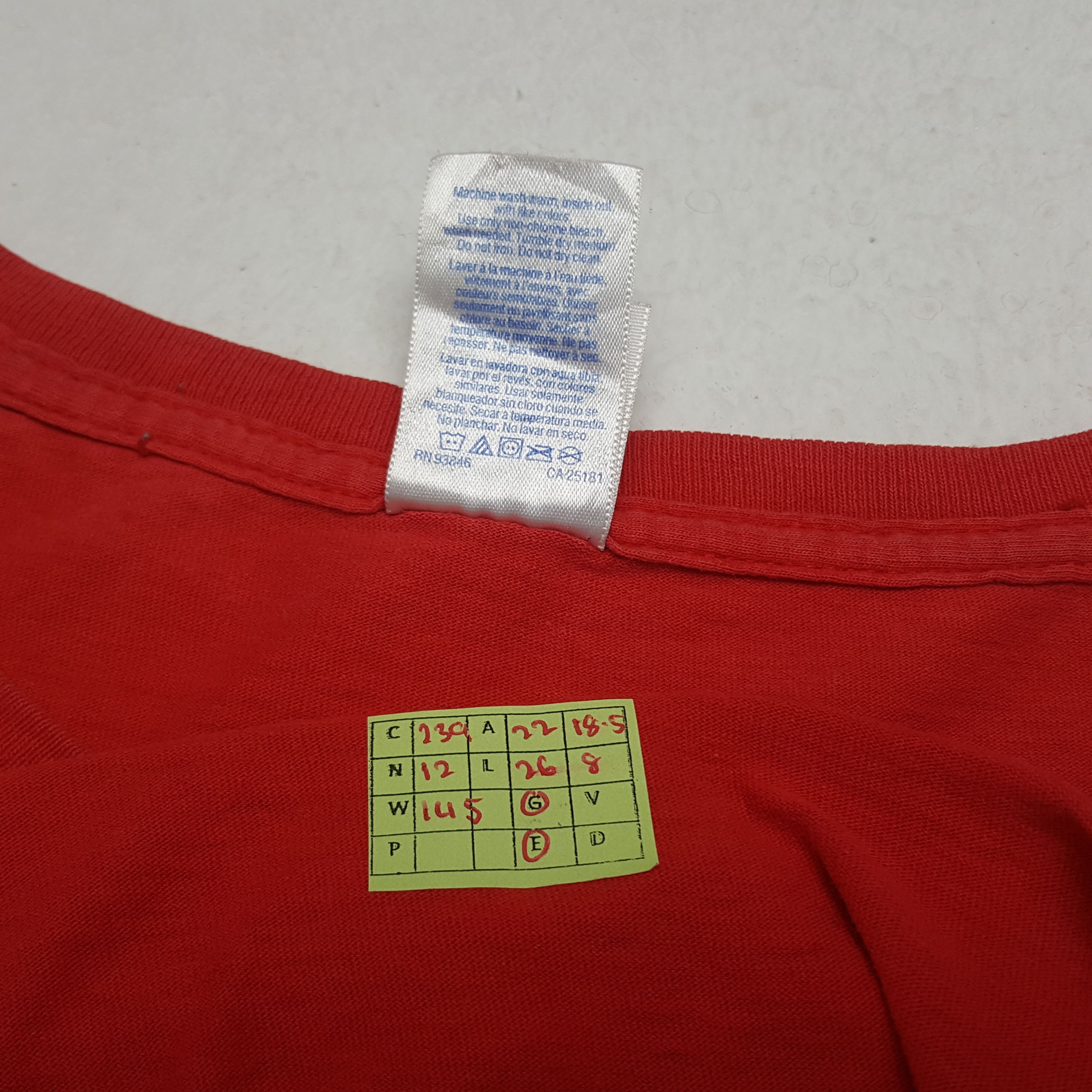 Vintage Vintage Red Taylor Swift American Singer Songwriter Tshirt Size US L / EU 52-54 / 3 - 6 Thumbnail