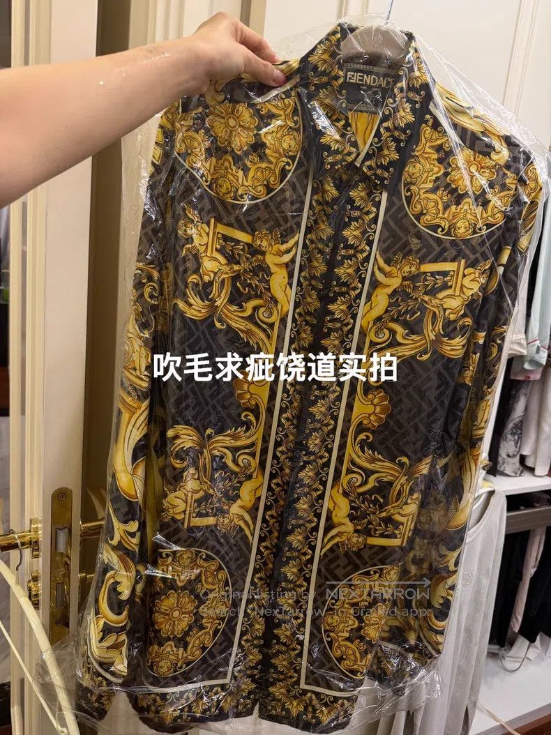 Versace Versace Men's shirts Size US M / EU 48-50 / 2 - 3 Thumbnail