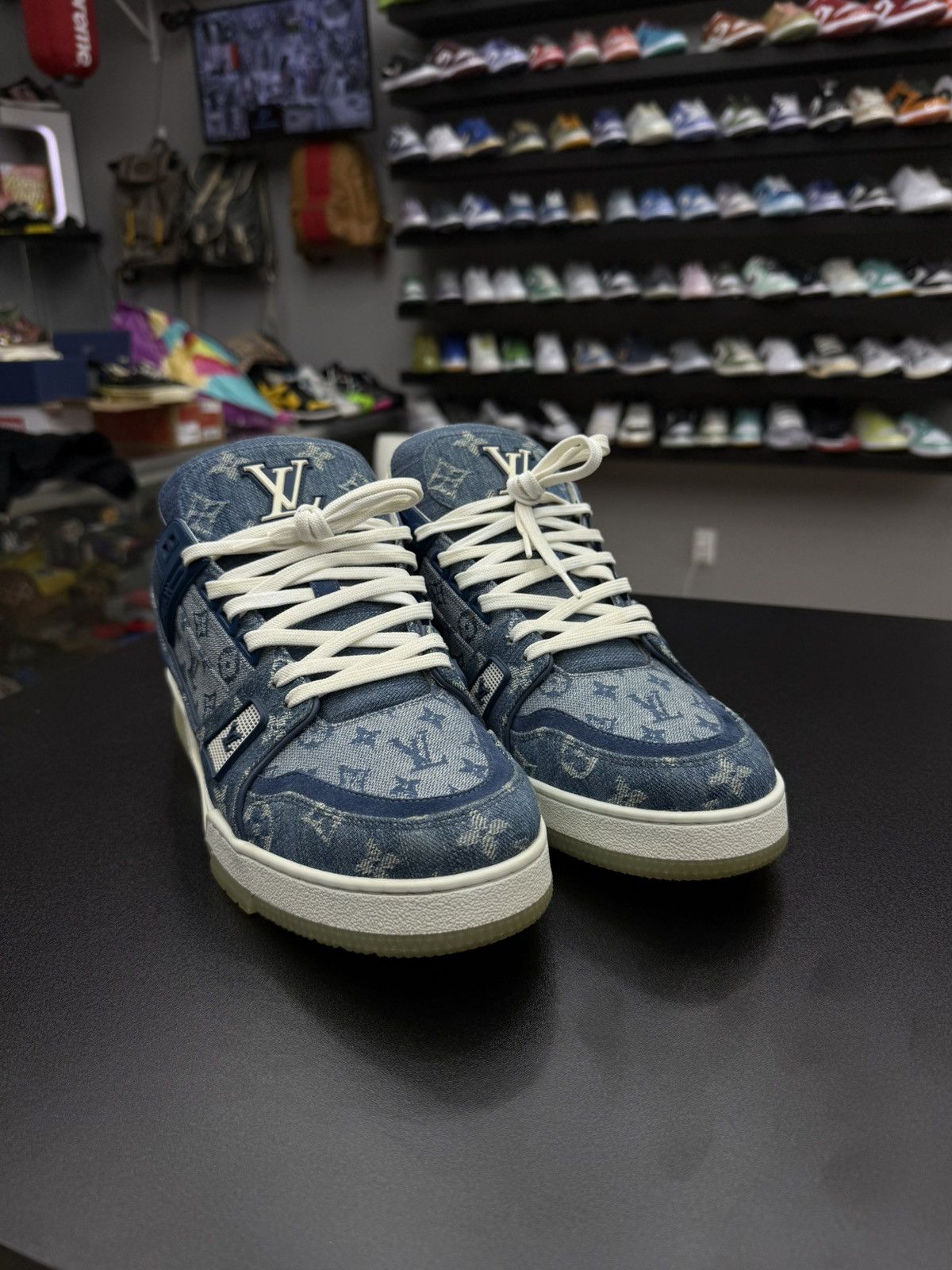 Louis Vuitton Louis Vuitton Trainer Denim Monogram size 10LV / 11 US Size US 11 / EU 44 - 5 Thumbnail