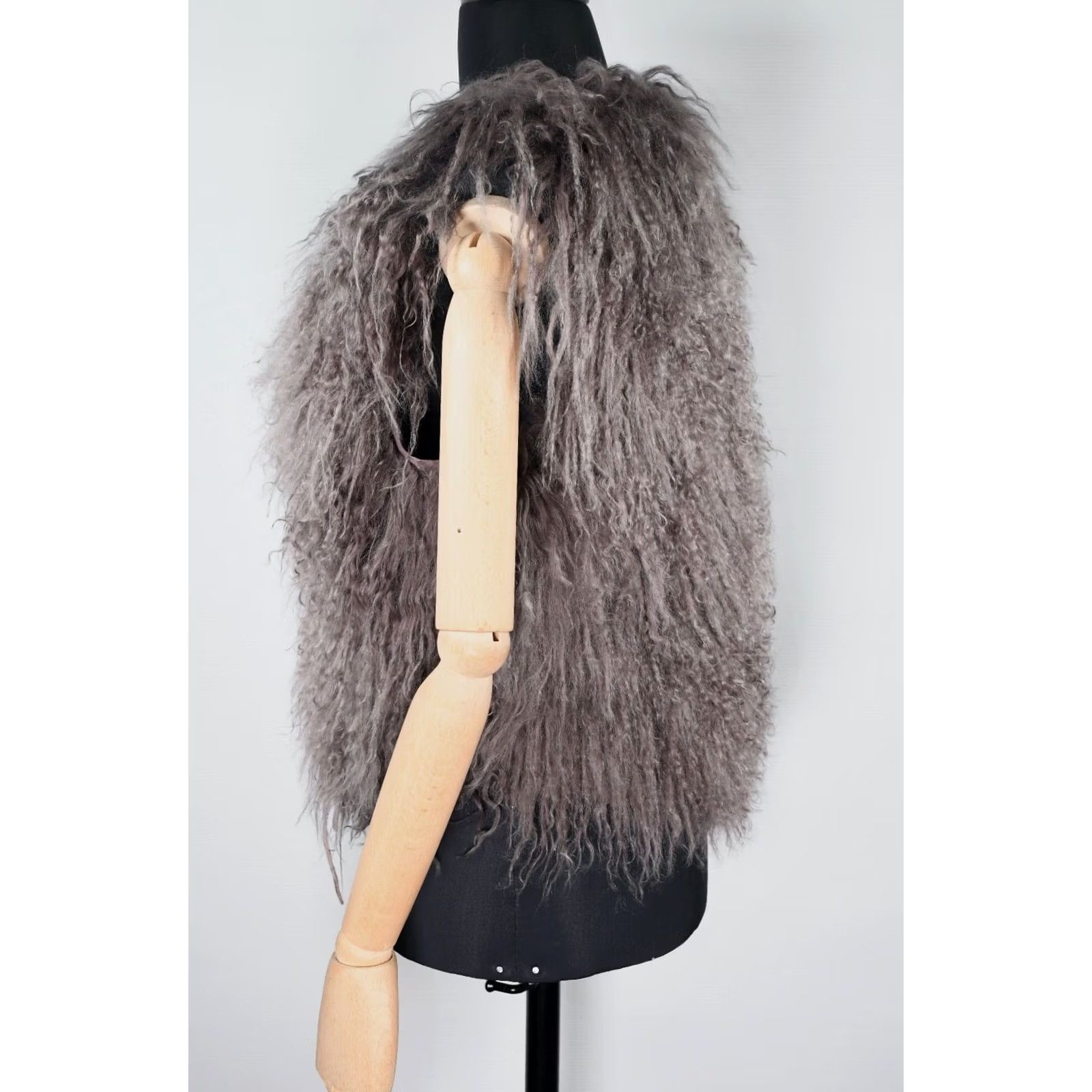 Vintage TINA WODSTRUP DENMARK 100% LAMB FUR WOMEN'S XL VEST Gray 50 cm Chest/19.69 in Length 21.65 in Back Casual Fall Spring Summer Winter 100% GENUINE Size XL / US 12-14 / IT 48-50 - 3 Thumbnail
