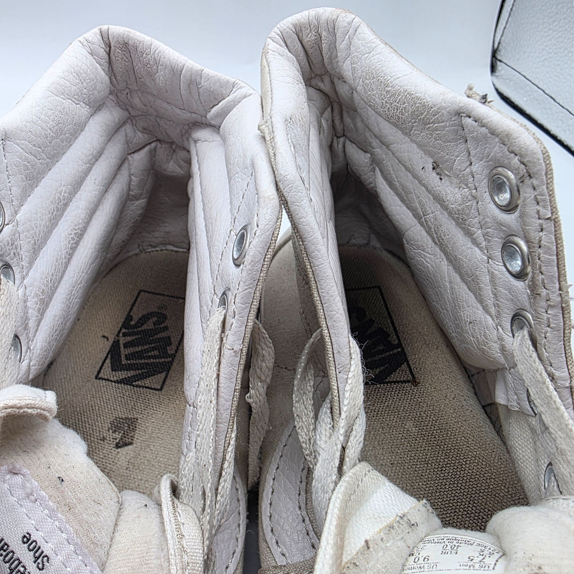 Vans Vans Sk8-Hi Womens 9 Triple White High Top Sneakers Shoes Ca Size US 9 / IT 39 - 9 Thumbnail
