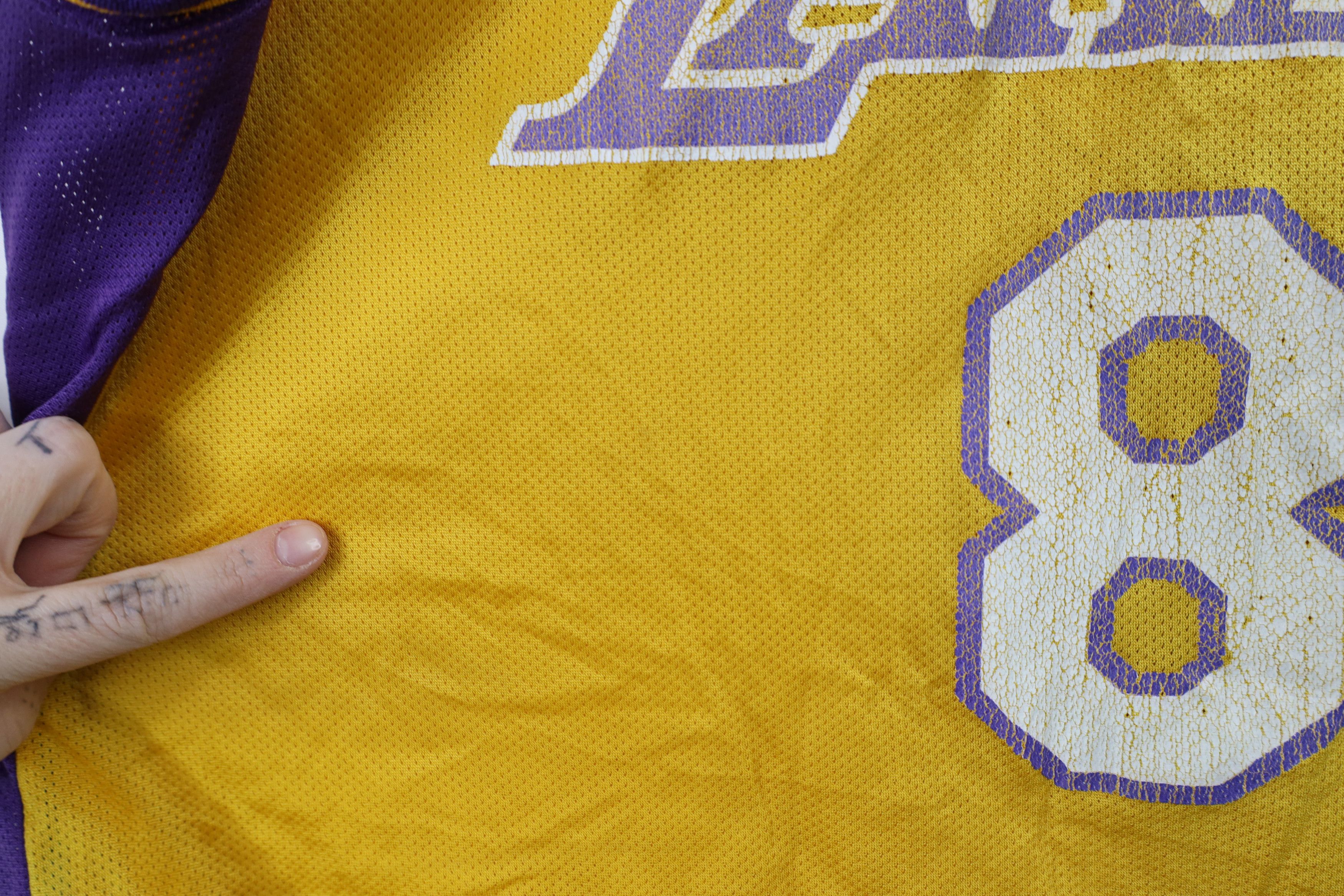 Champion × Vintage Vintage 90s Champion Los Angeles Lakers Basketball Jersey #8 Size US L / EU 52-54 / 3 - 8 Thumbnail