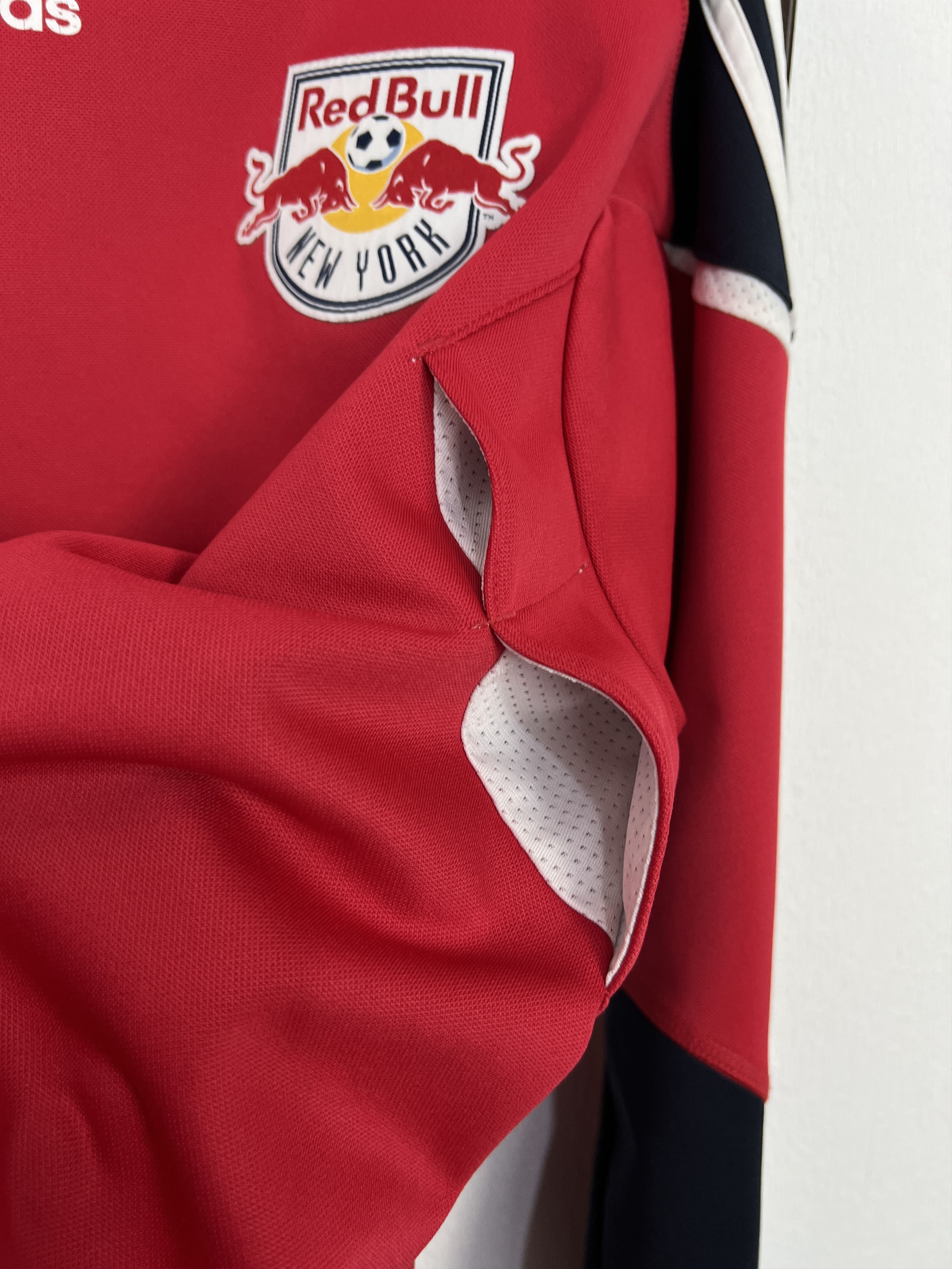 Adidas Vintage Adidas Red Bull Salzburg Football Train Sweatshirt Size US L / EU 52-54 / 3 - 10 Thumbnail