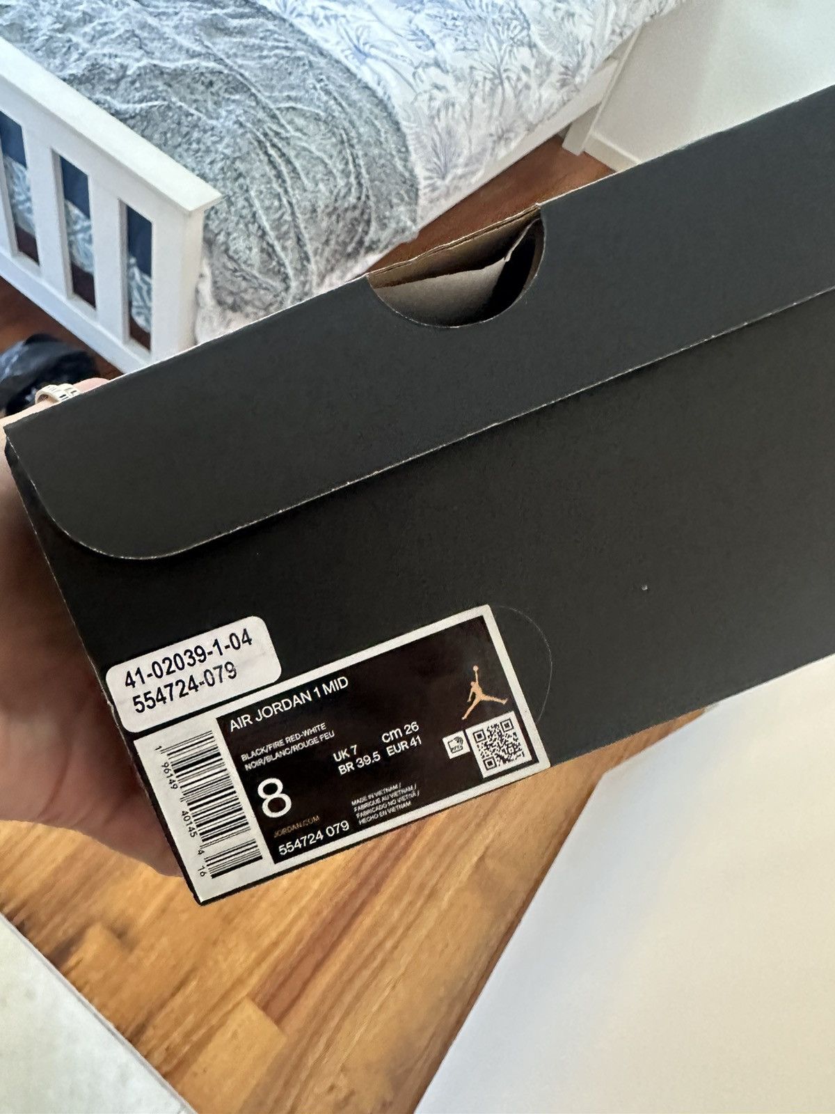Nike AIR JORDAN 1 MID Size US 7 / EU 40 - 3 Thumbnail