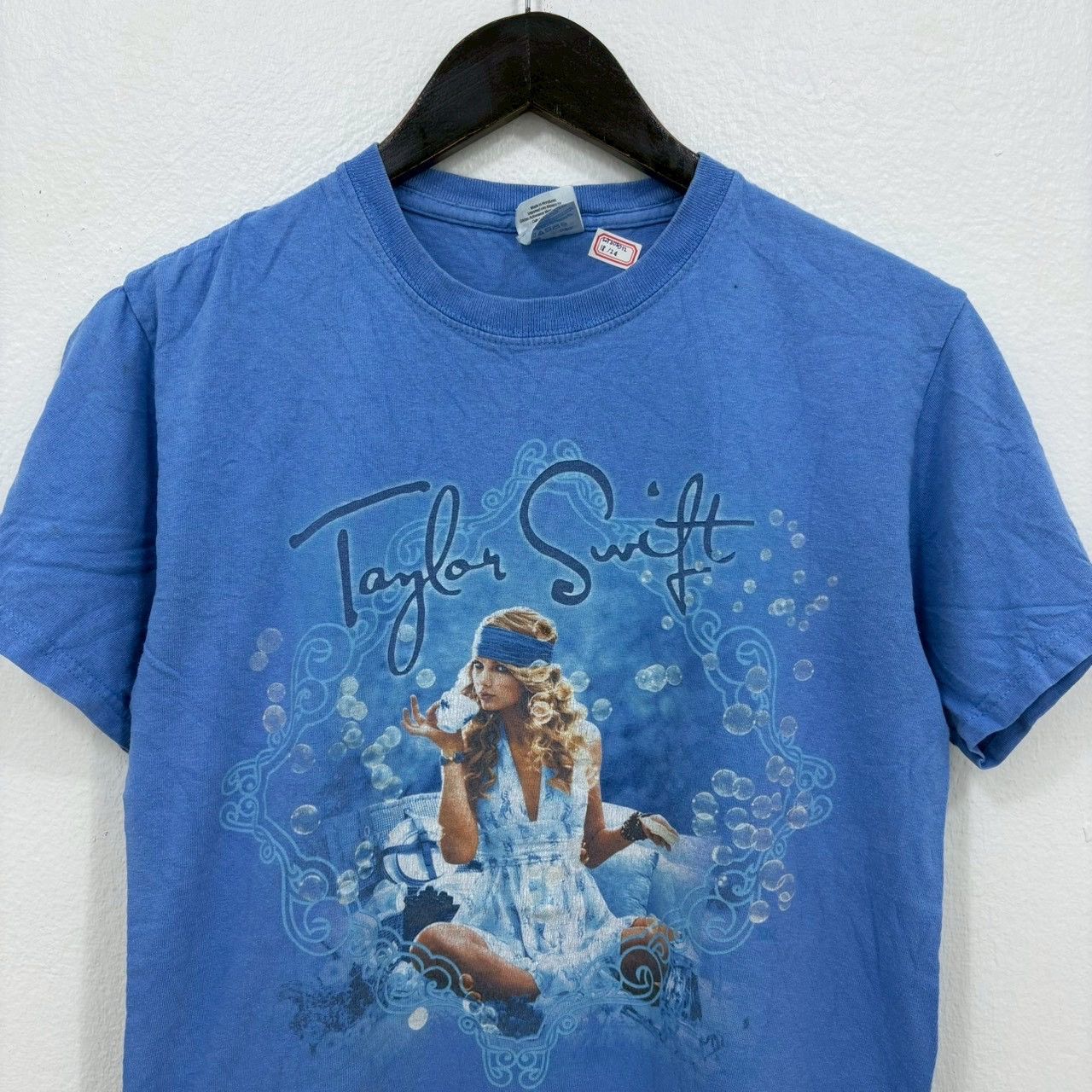 Vintage Vintage Tylor Swift shirt size S wts03 Size US S / EU 44-46 / 1 - 1 Thumbnail