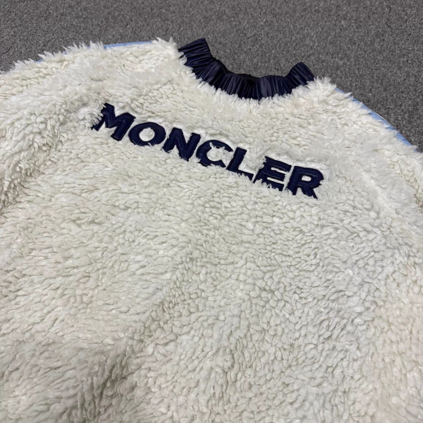 Moncler Moncler white teddy hoodie M 99 new Size M / US 6-8 / IT 42-44 - 3 Thumbnail