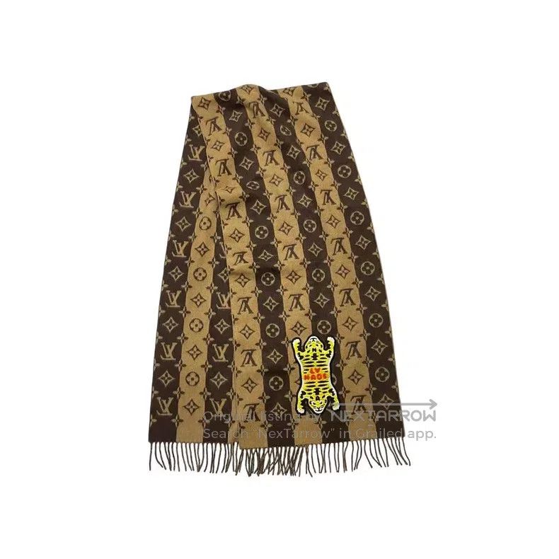 Louis Vuitton Louis Vuitton Brown Tiger Cashmere Scarf Size ONE SIZE - 4 Thumbnail
