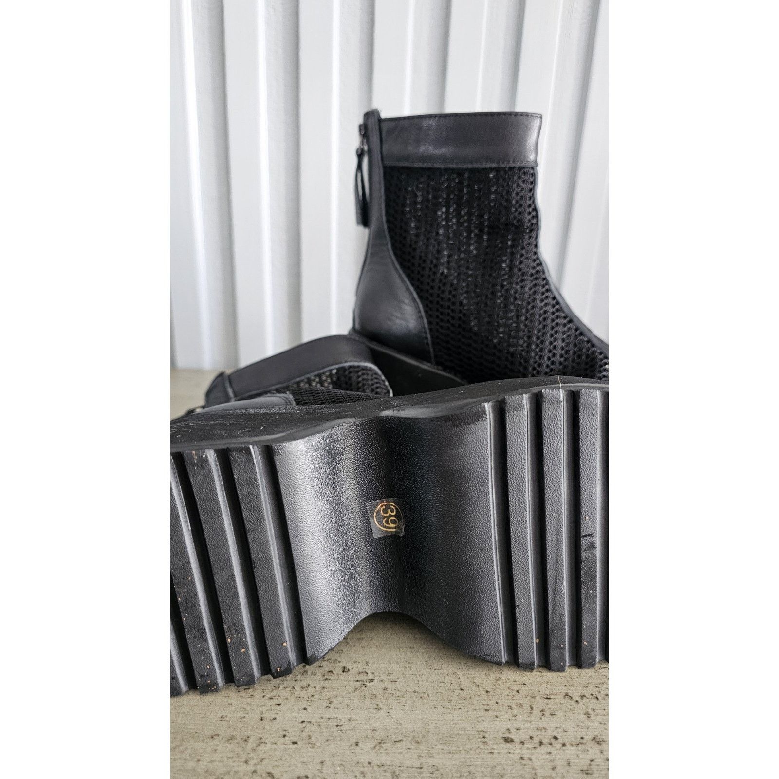 & Other Stories Black Leather and Mesh Platform Boots Ankle Boots Size 7.5 Size US 7.5 / IT 37.5 - 6 Thumbnail
