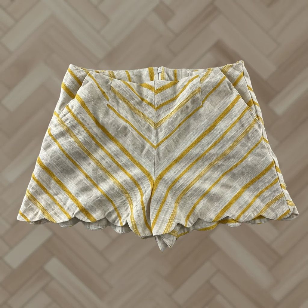 Hudson June & Hudson Yellow Striped Scallop Bottom Shorts Women's Small Clothing Bottoms Shipped XS? Size 28" / US 6 / IT 42 - 1 Thumbnail