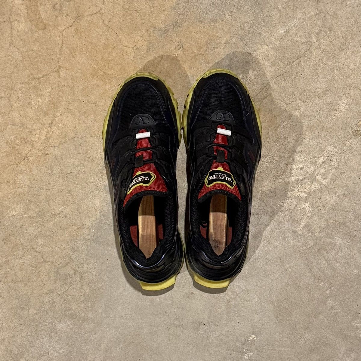 Valentino Valentino Garavani Climbers Trainer Black Multi US 9 Size US 9 / EU 42 - 13 Thumbnail