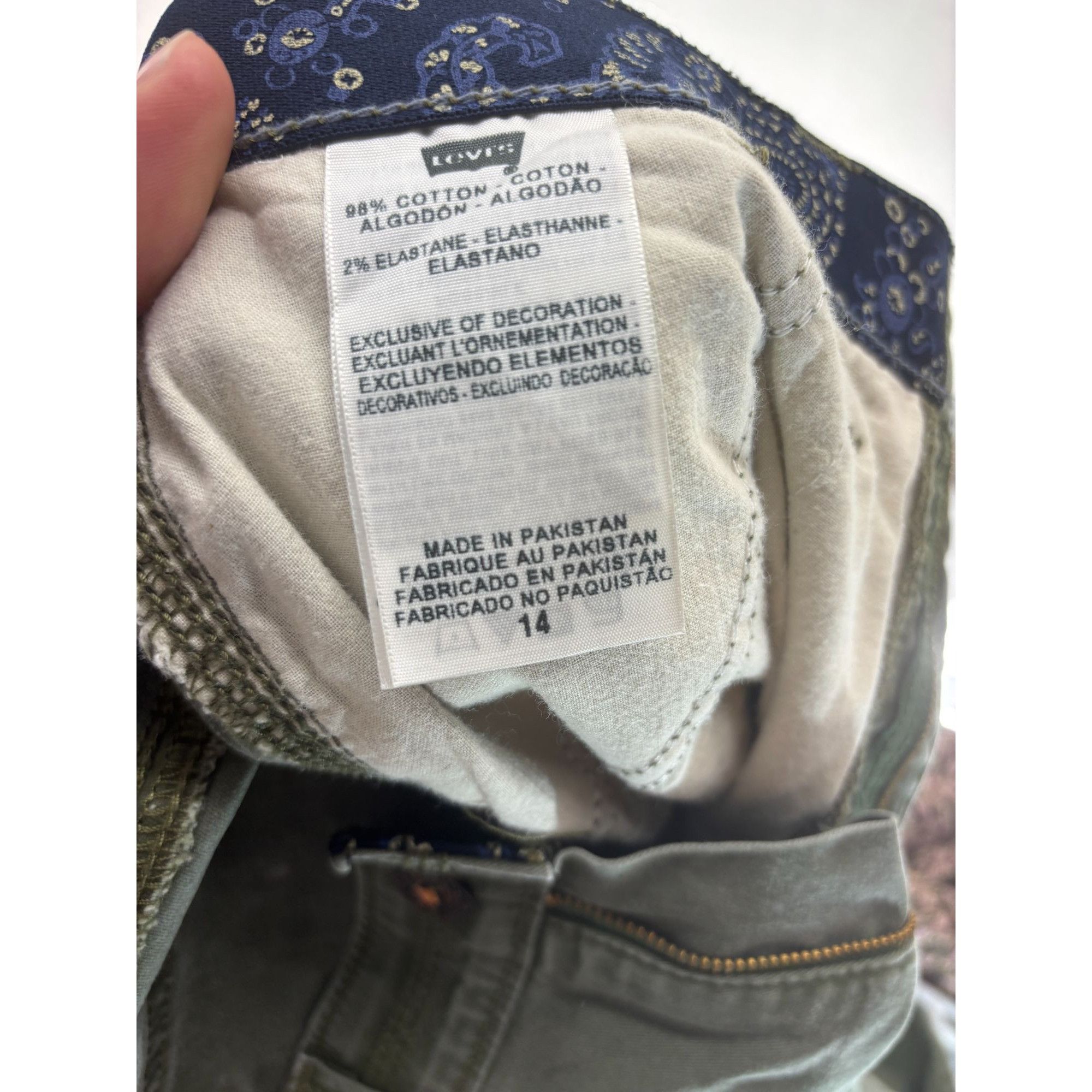 Levi's Levis Green Capri Pants Womens Size 14 Cotton & Elastane 36x Size 36" / US 14 / IT 50 - 6 Thumbnail