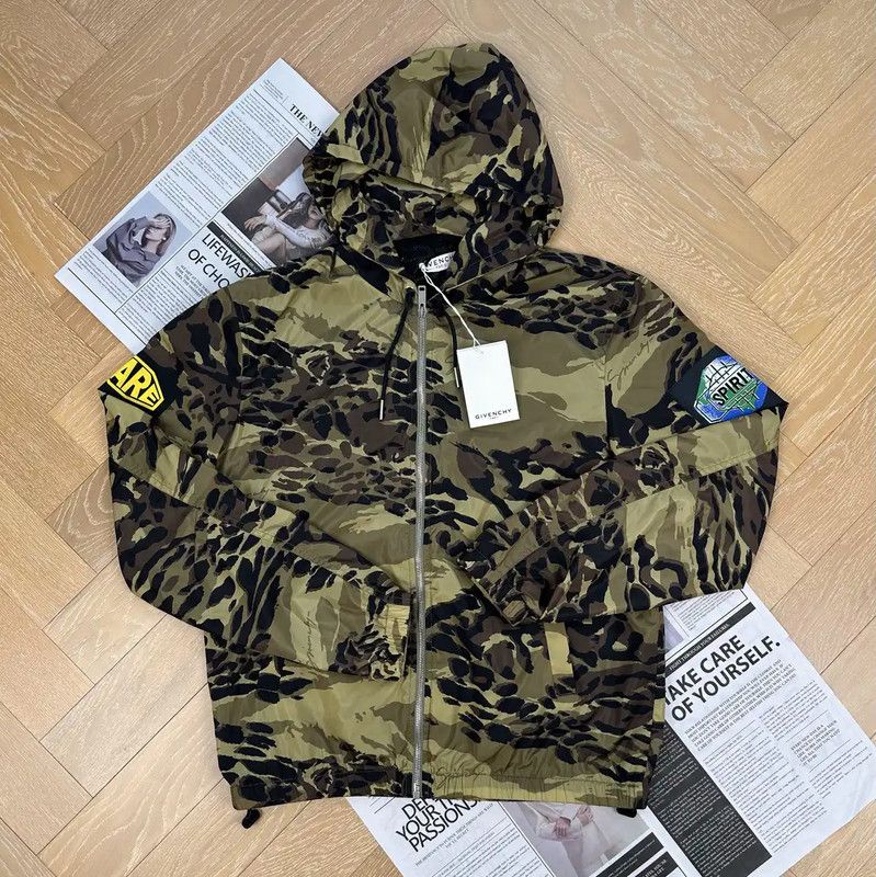 Givenchy Givenchy Camouflage Hooded Jacket for Men 0089 Size US L / EU 52-54 / 3 - 1 Thumbnail