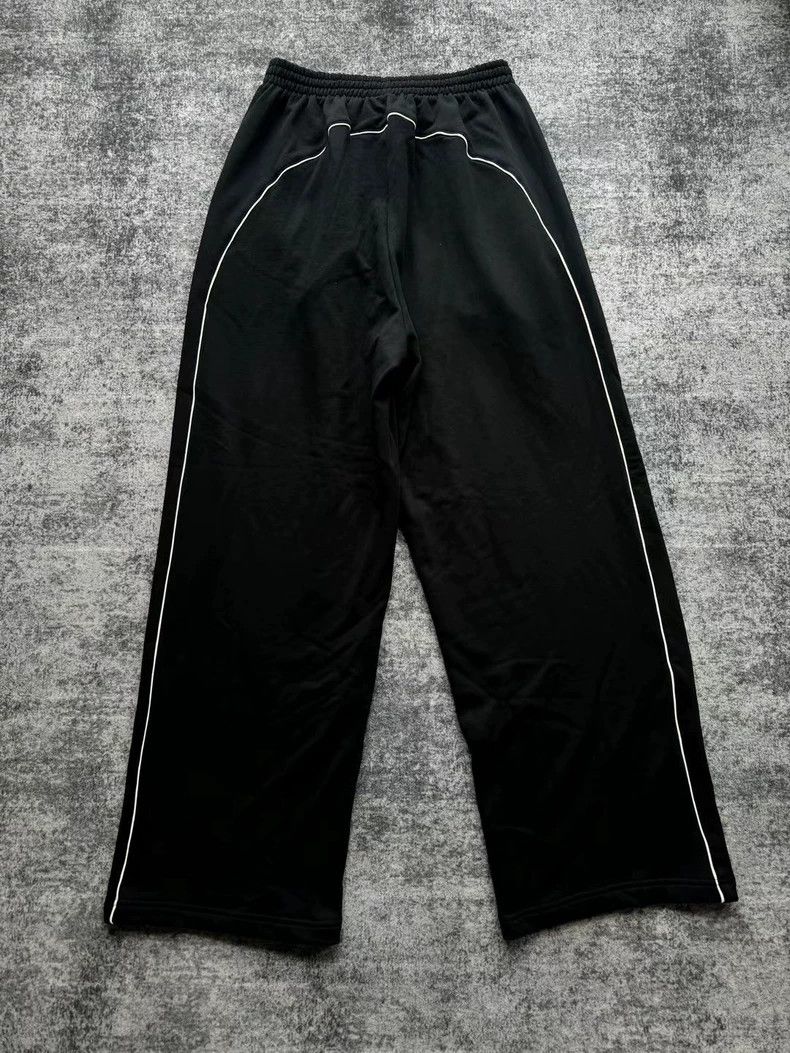 Balenciaga Balenciaga size XS Manchester United Sweatpants Size US 26 / EU 42 - 2 Thumbnail