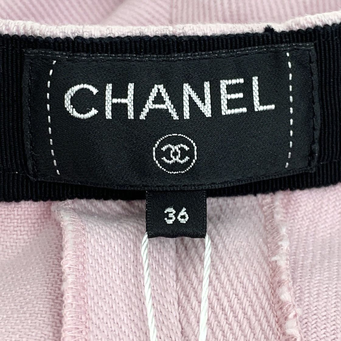 Chanel Chanel Pink CC Logo Cotton Casual Bermuda Shorts K26WX Size 25" / US 0 / IT 36 - 5 Thumbnail