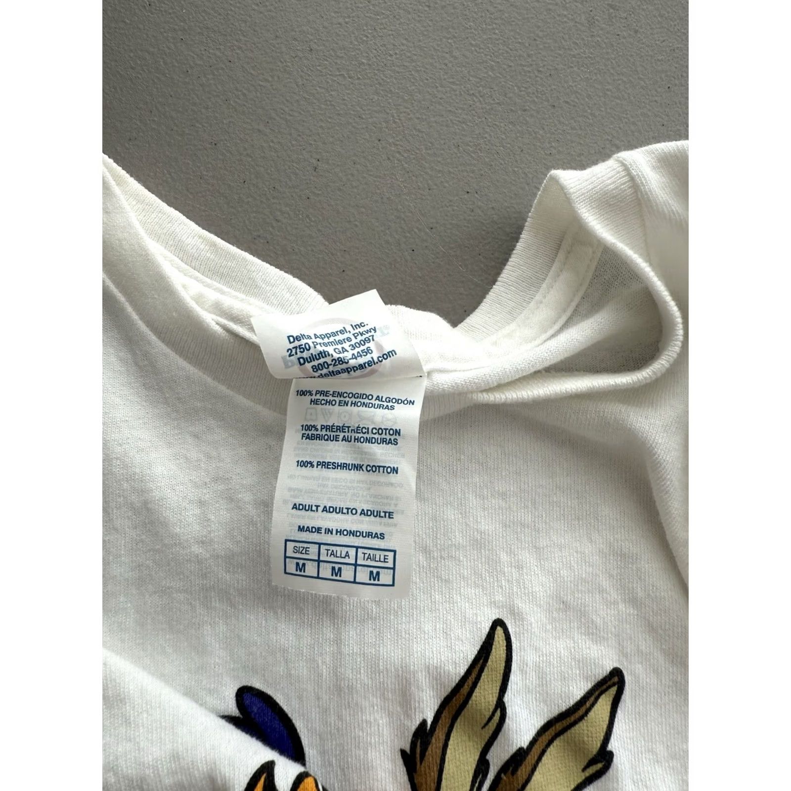 Delta VINTAGE Looney Toones Shirt Unisex Medium White 100% Cotton Bugs bunny Willy Coyote Cartoon Size US M / EU 48-50 / 2 - 3 Thumbnail