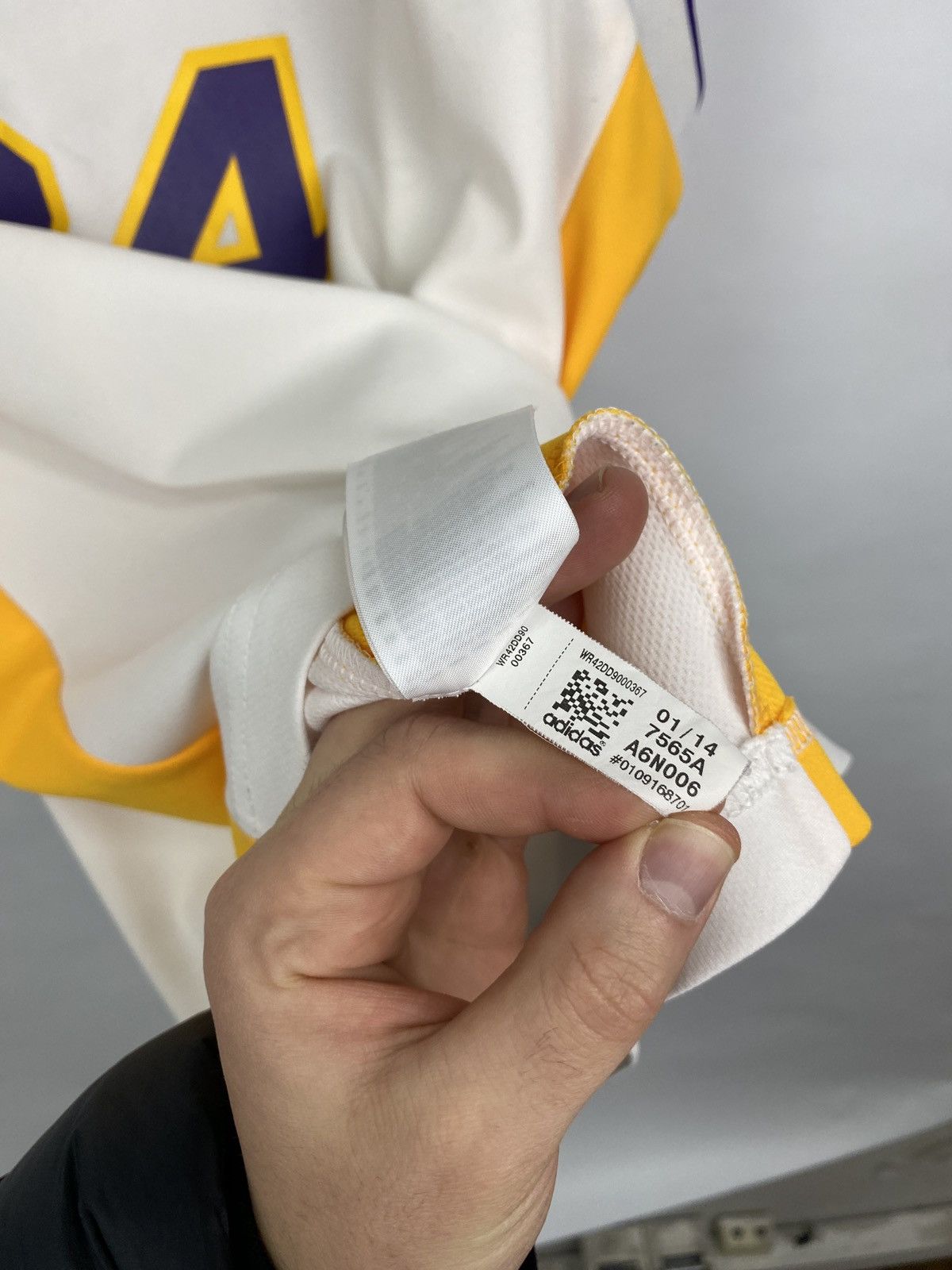 Adidas 🇺🇸 Vintage Kobe Bryant 24 Adidas L A Lakers 2014 Jersey Rare Size US M / EU 48-50 / 2 - 9 Thumbnail