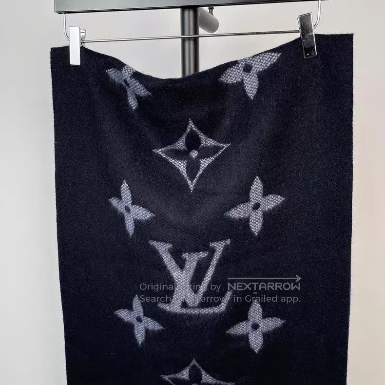 Louis Vuitton Louis Vuitton Blue and black full-print cashmere double-si Size ONE SIZE - 2 Thumbnail