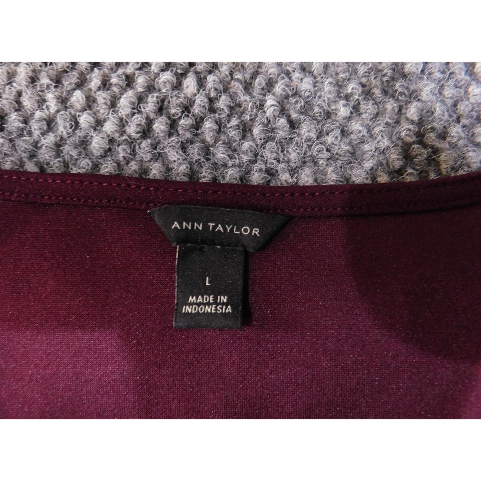 Ann Taylor VINTAGE Ann Taylor Shirt Womens Large Burgundy V Neck Bell Sleeve Ruffle Cuffs Stretch Size L / US 10 / IT 46 - 4 Thumbnail