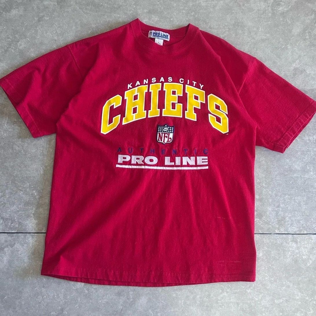 Vintage 90s Vintage Kansas City Chiefs Embroidered Red Shirt Size L Size US L / EU 52-54 / 3 - 1 Thumbnail