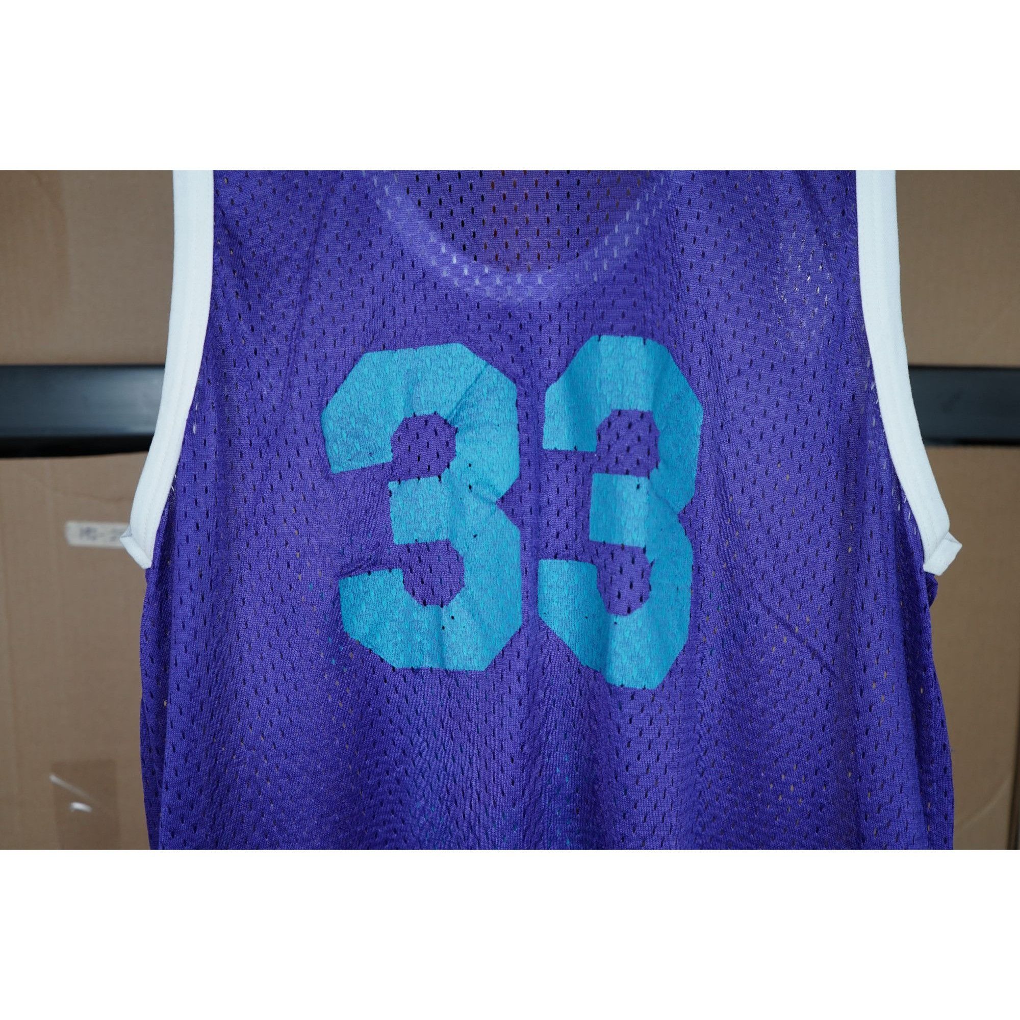 NBA × Vintage Vintage Hornets Basketball Jersey Men's M #439 Size US M / EU 48-50 / 2 - 4 Thumbnail