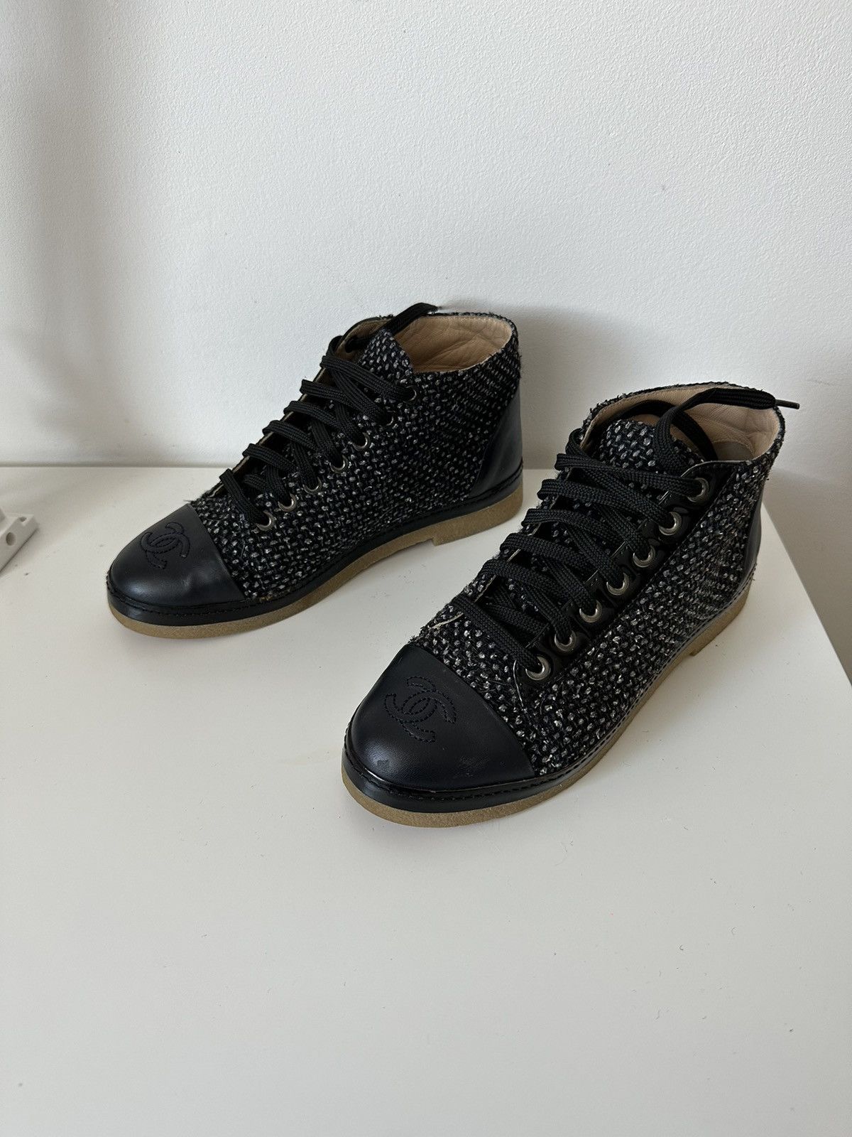 Chanel Chanel Tweed Leather Cap Toe CC Logo Lace Up Ankle Boots Size US 6 / IT 36 - 6 Thumbnail