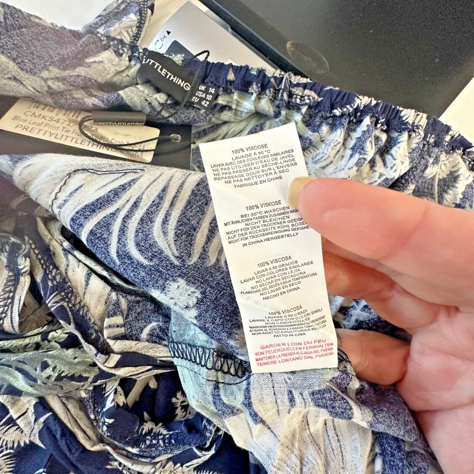 Other NWT PrettyLittleThing Blue Print Tie Bell Sleeve Crop10 Size L / US 10 / IT 46 - 8 Thumbnail