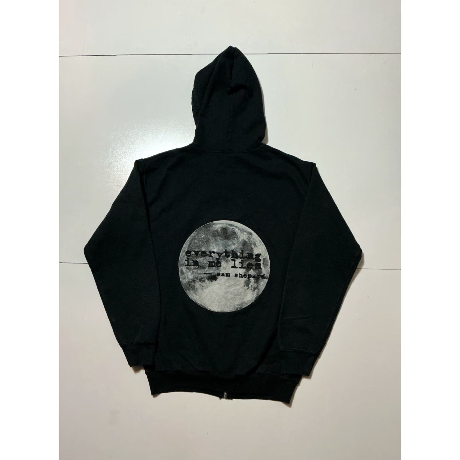 Gildan VINTAGE Sam Shepard A Lie Of The Mind Everything In Me Lies Play Full Zip Black Hoodie S Size US S / EU 44-46 / 1 - 3 Thumbnail