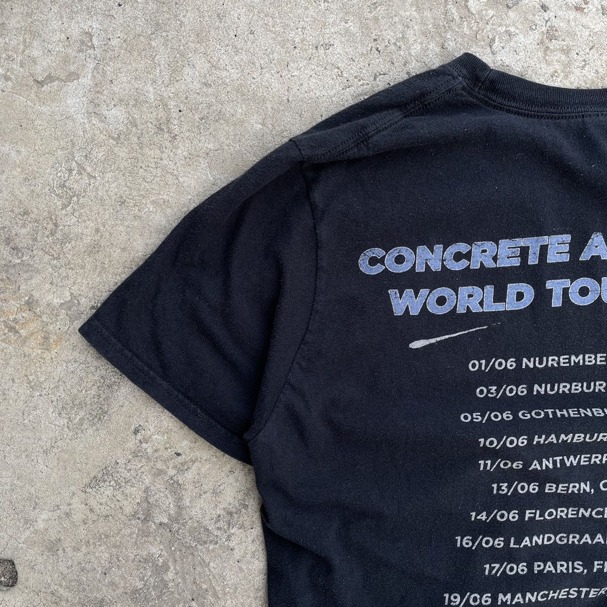 Band Tees Vintage T-shirts Foofighters Big Logo Tour 00s Rock Band Y2K Size US M / EU 48-50 / 2 - 13 Thumbnail