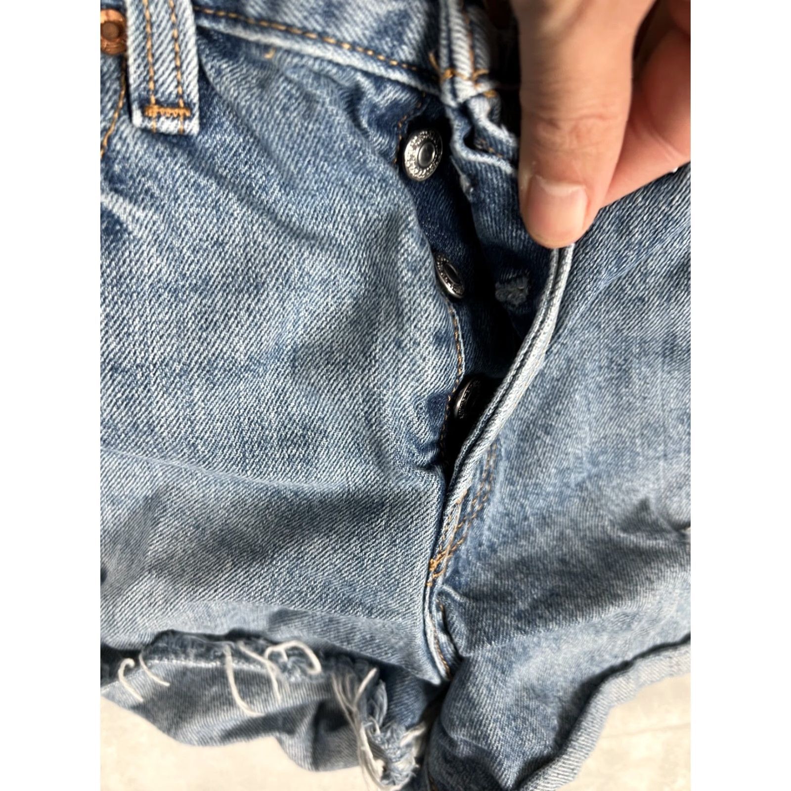 Levi's Levi’s Wedgie Denim Jean Shorts 26 Blue Daisy Dukes Distressed Button Fly Casual Summer Women Regular 90s Denim Shorts"} Size 26" / US 2 / IT 38 - 5 Thumbnail