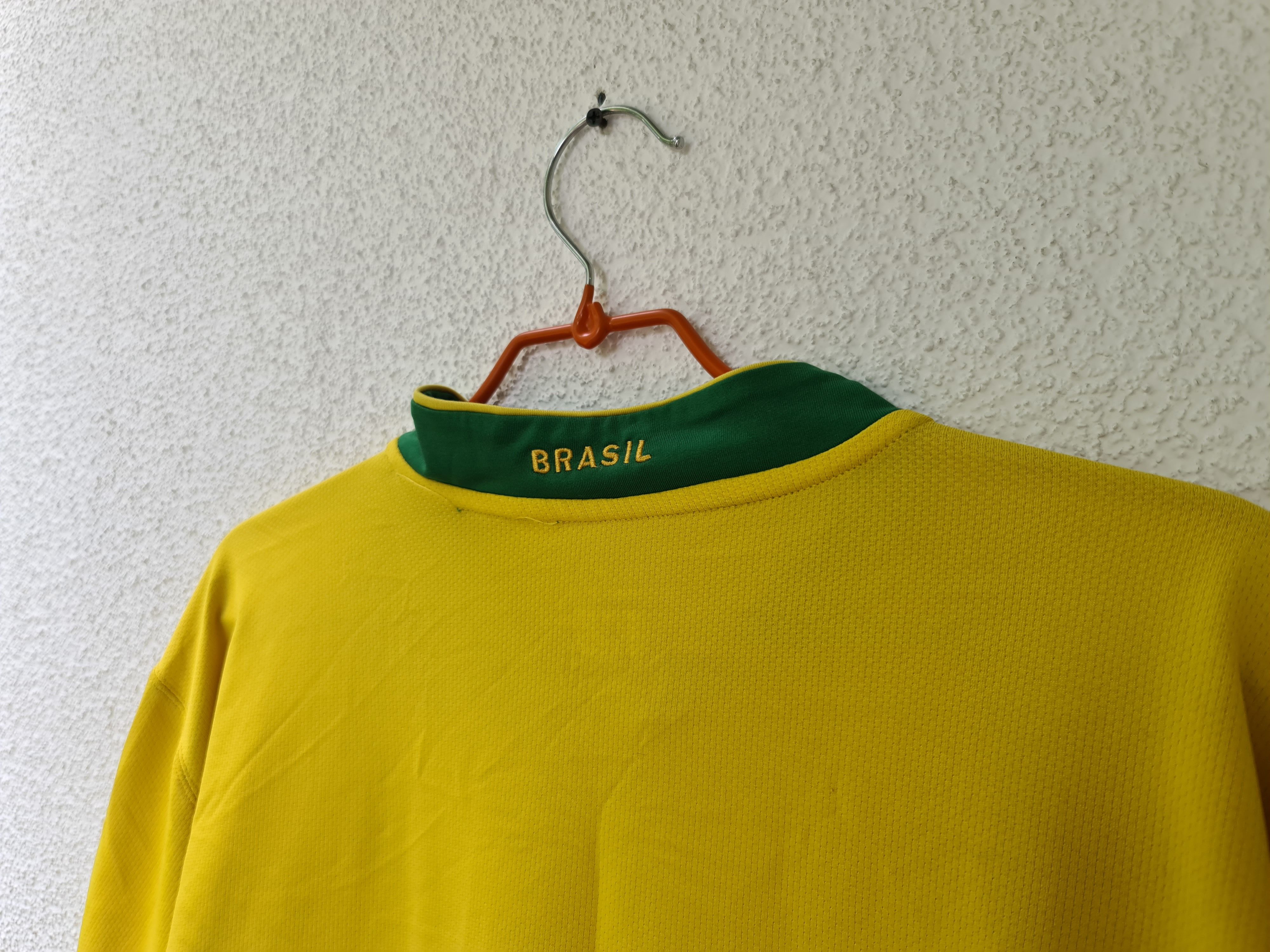 Nike Brazil Home football tshirt 2006 Soccer Nike Soccer Jersey Size US L / EU 52-54 / 3 - 8 Thumbnail