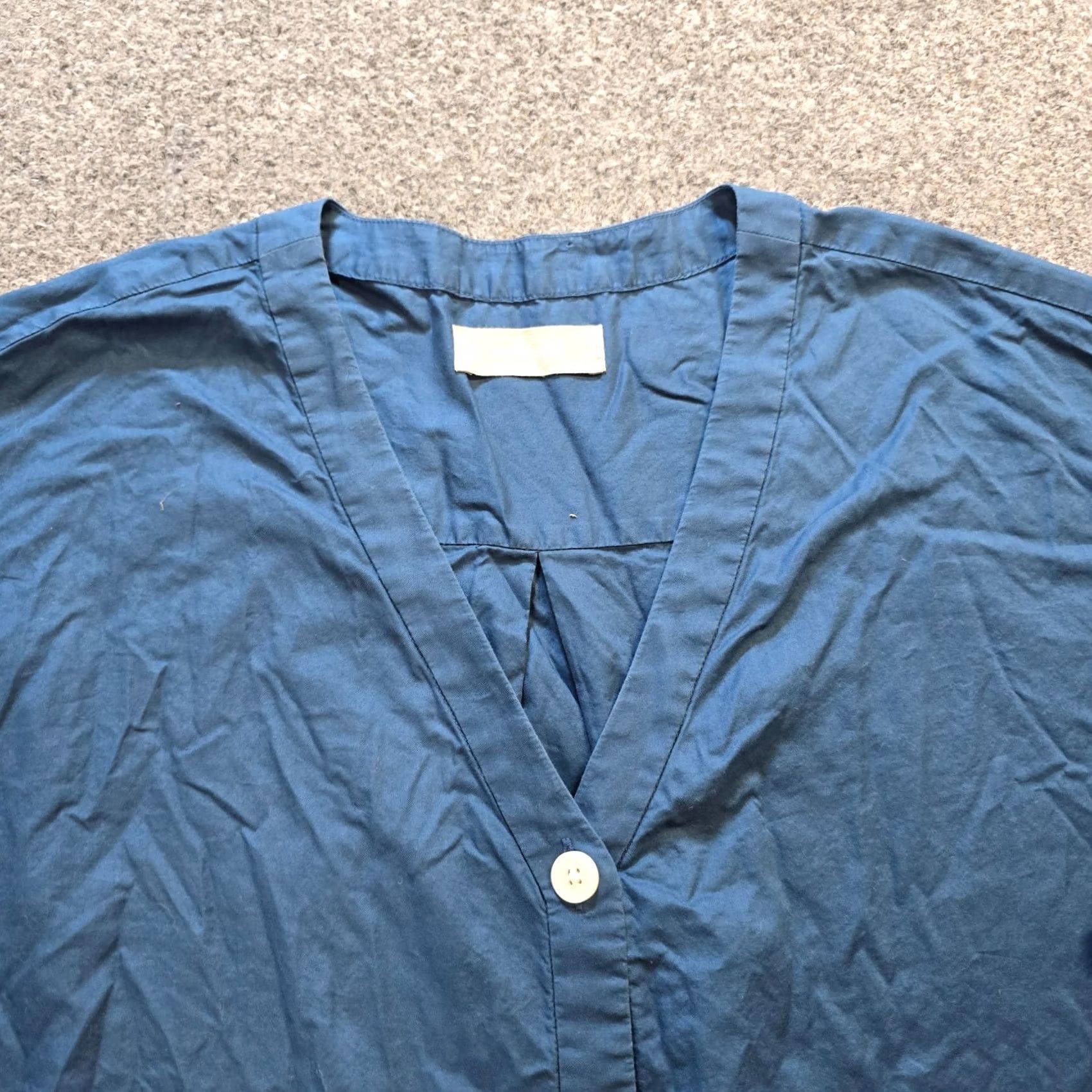 Everlane Everlane Top Womens Size 2 Blue Button Long Sleeve V Neck Capsule Casual Career (No stretch) Size XS / US 0-2 / IT 36-38 - 2 Thumbnail