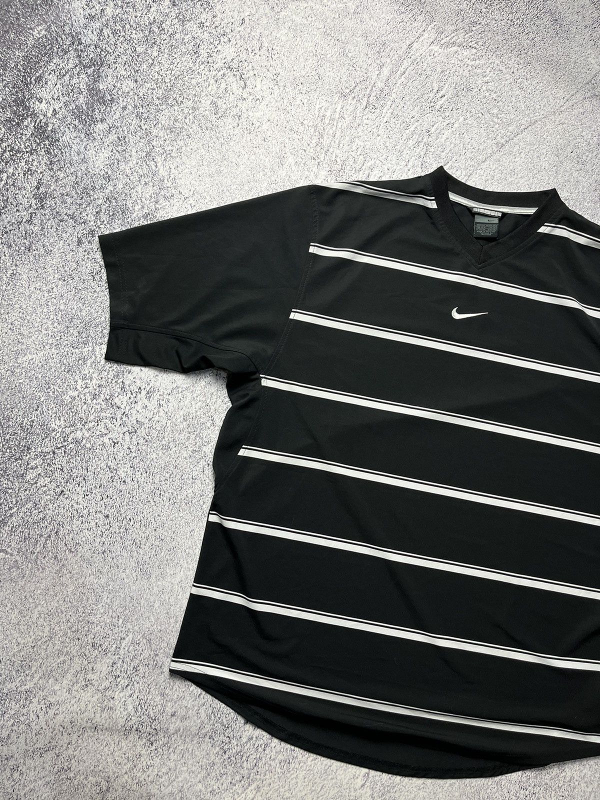 Nike Mens Vintage Nike T-Shirt centre swoosh Rare Size US XL / EU 56 / 4 - 2 Thumbnail
