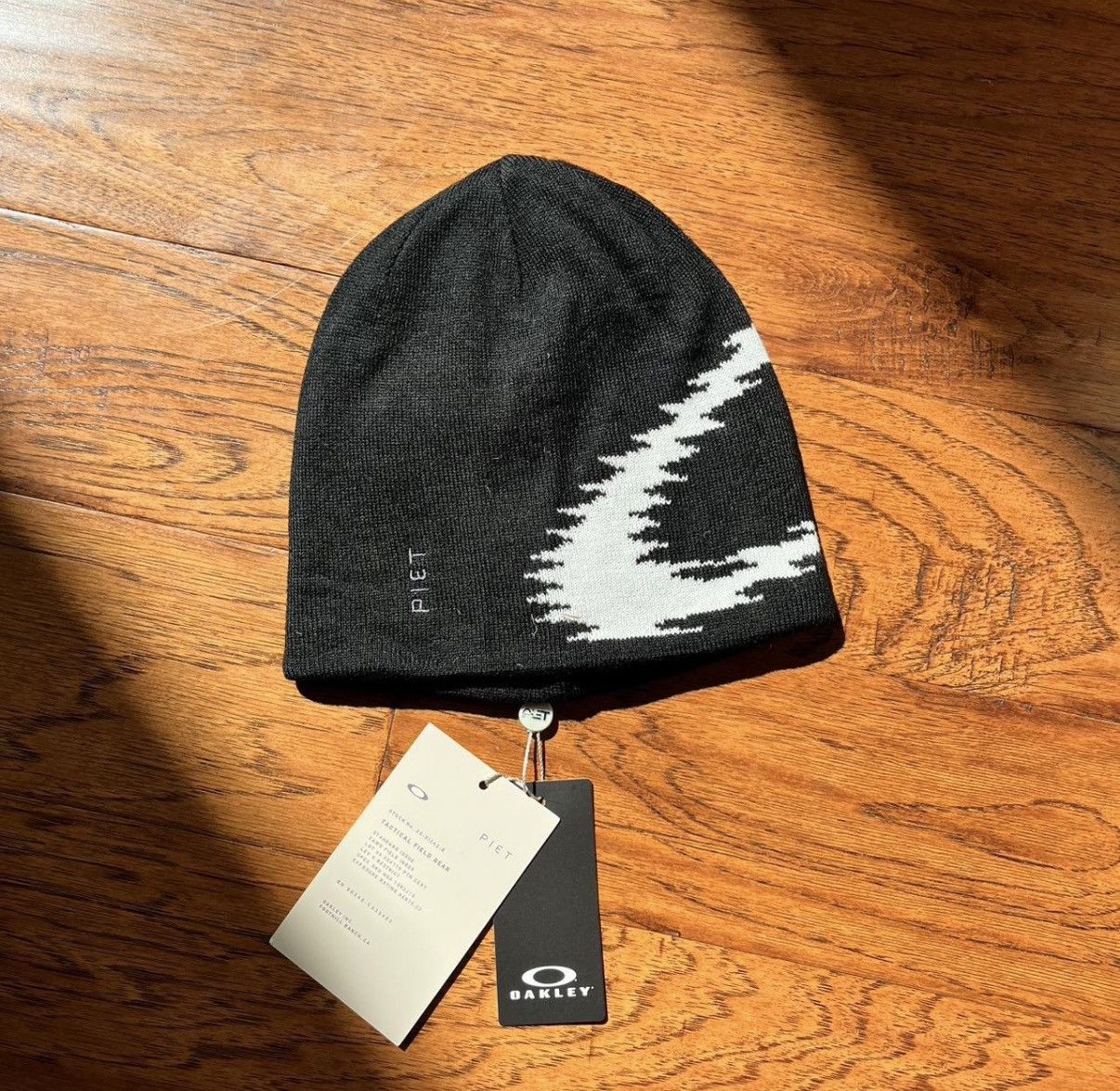 Oakley Oakley Ellipse Graphic Beanie Black & White | Grailed