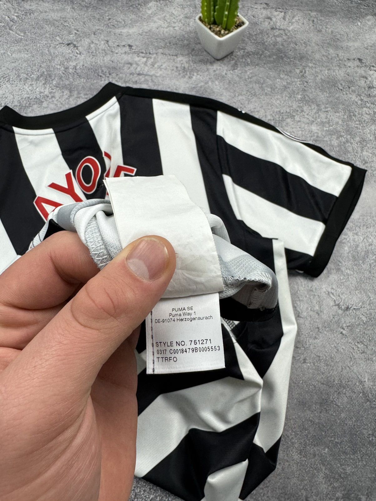 Vintage NEWCASTLE UNITED 17-18 Home Shirt Puma 125 Years AYOZE #17 Size US M / EU 48-50 / 2 - 22 Thumbnail