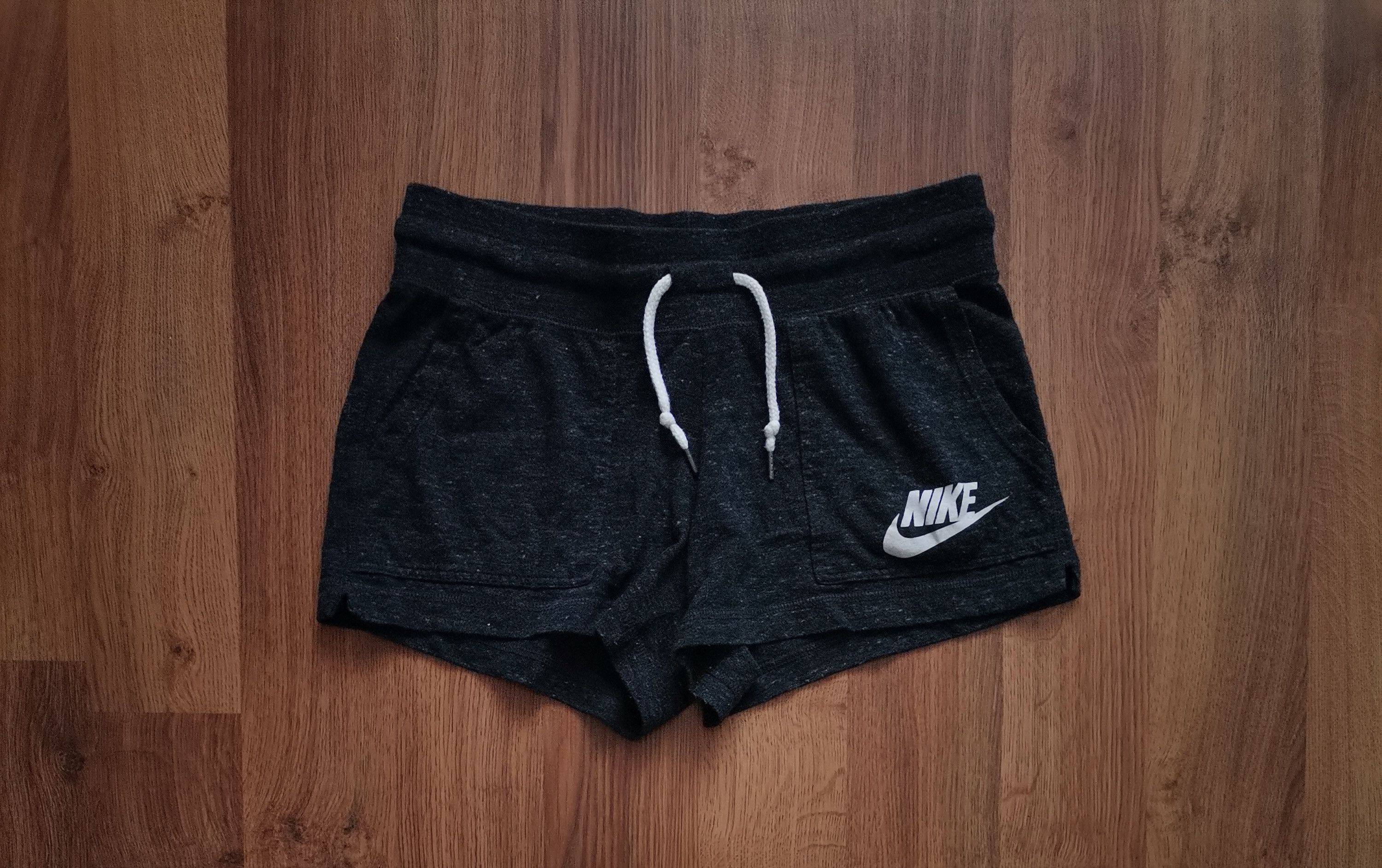 Nike Nike Women's Shorts Size 28" / US 6 / IT 42 - 1 Thumbnail