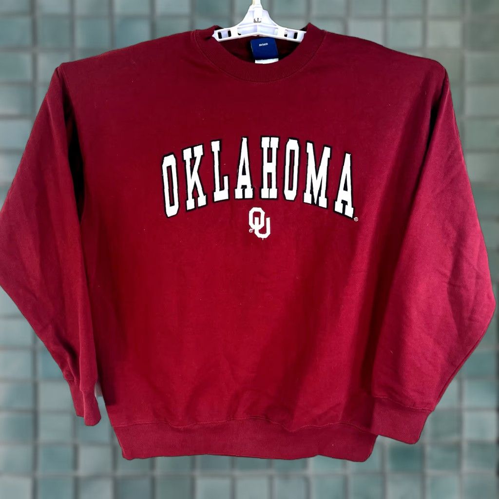 Vintage Vintage Oklahoma University Embroidered Sweatshirt Mens XL Red OVB Tag Old Varsity Brand Sweatshirt University Clothing Size US XL / EU 56 / 4 - 1 Thumbnail