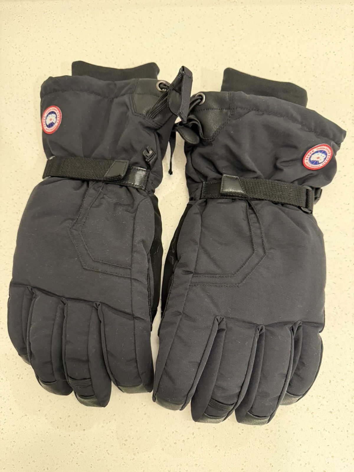 Canada Goose Canada Goose Arctic Down Gloves Size ONE SIZE - 1 Thumbnail