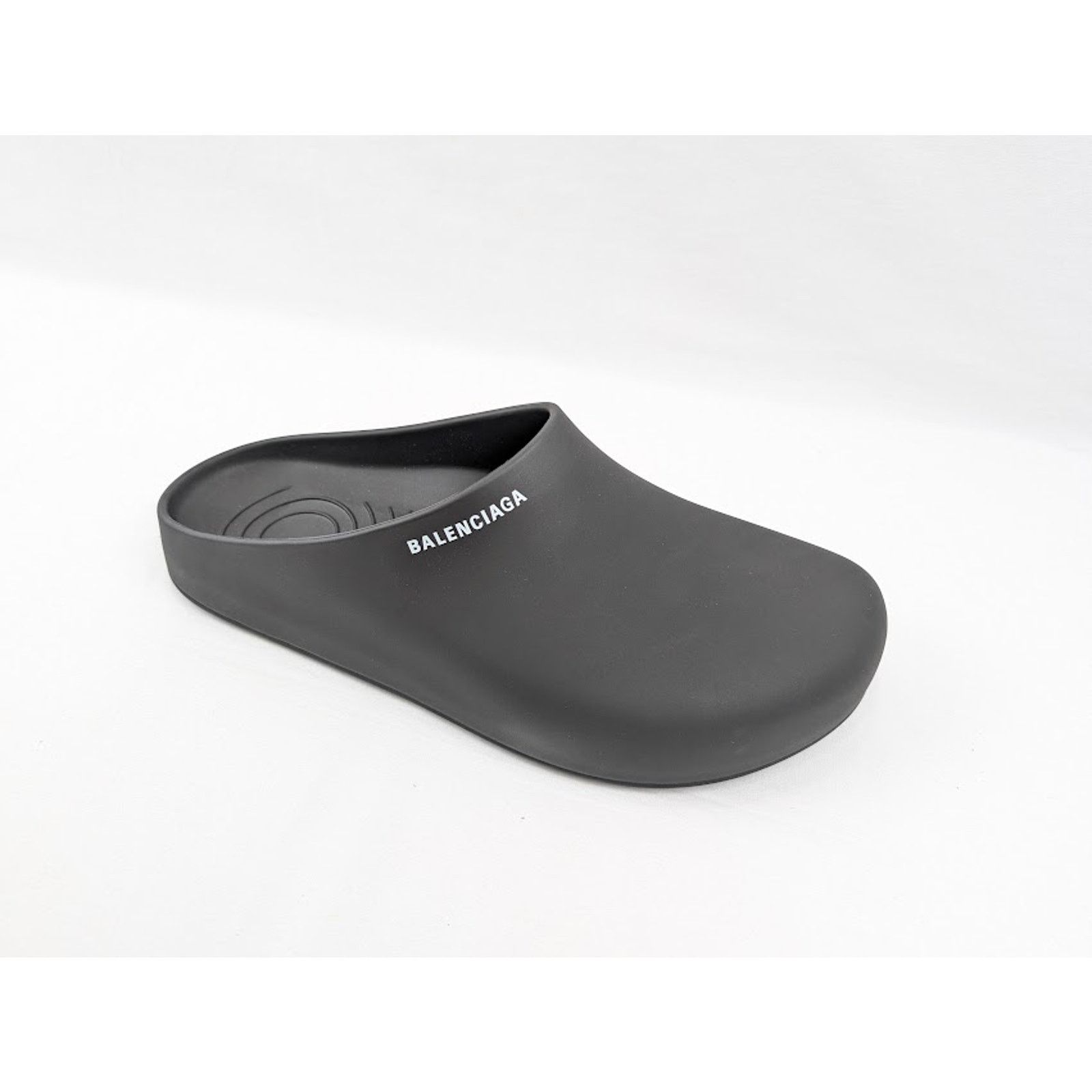 o1rshd1 Q:4 / Pool Closed Logo Slides in Black/White