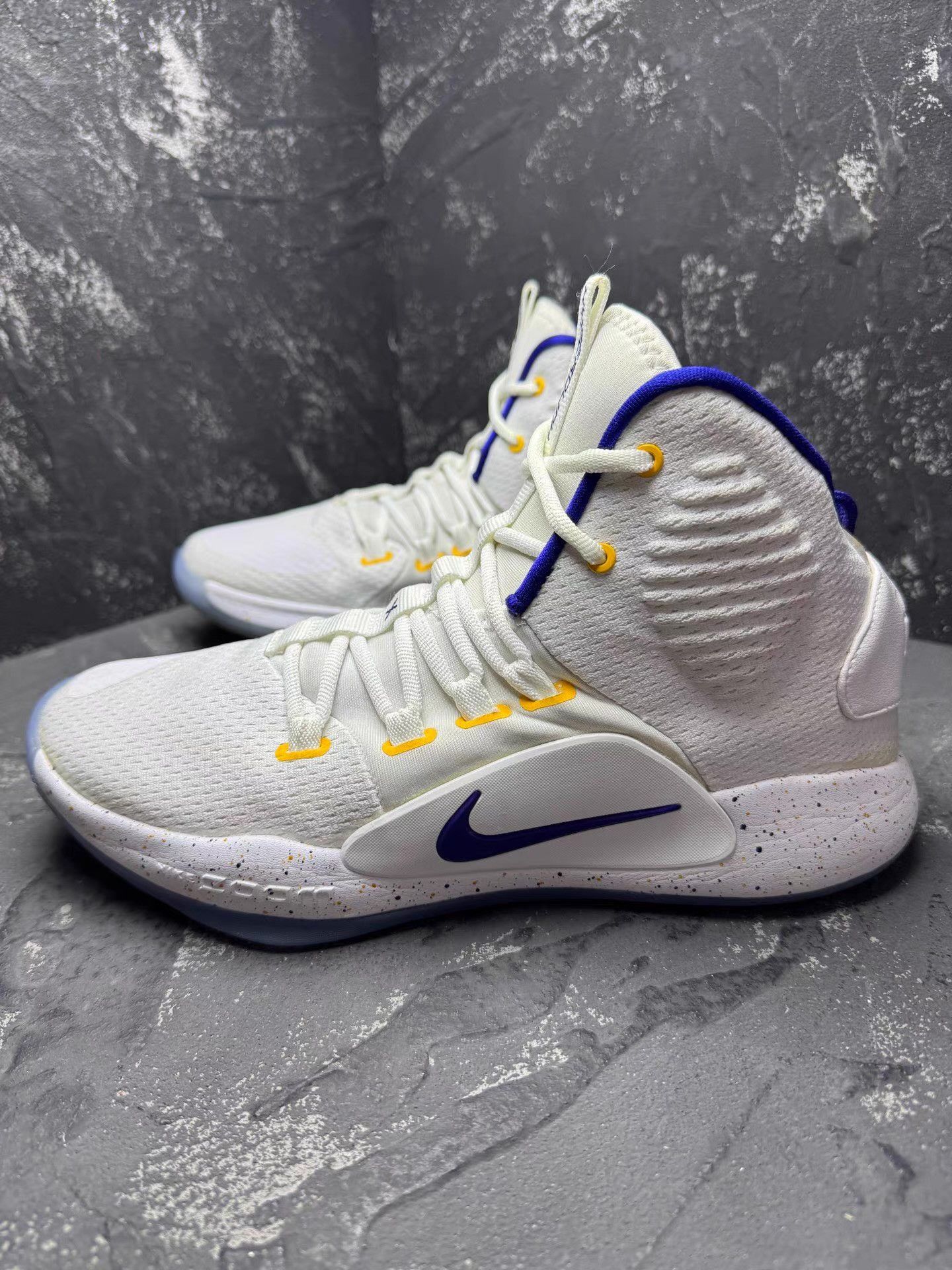 Nike Nike Hyperdunk X 2018 White & Blue Jokic Q10 Size US 9.5 / EU 42-43 - 2 Thumbnail