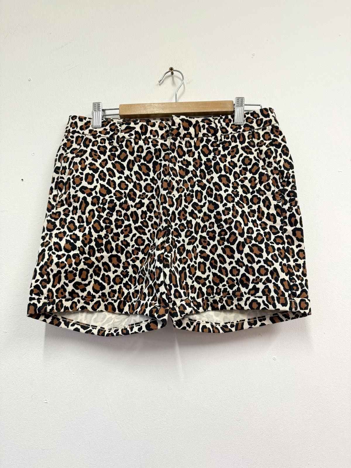 Scotch & Soda Scotch & Soda Leopard Print Chino Shorts Size 26 Size 26" / US 2 / IT 38 - 1 Thumbnail