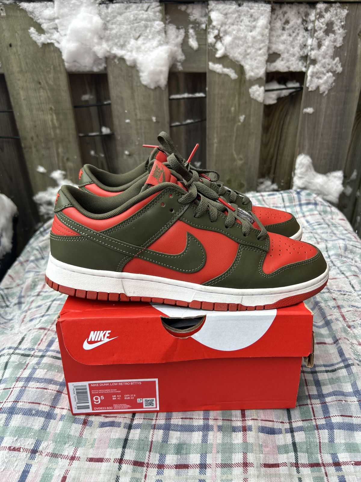 Nike Nike Dunk Low Mystic Red / Cargo Khaki Green Size US 9.5 / EU 42-43 - 1 Thumbnail