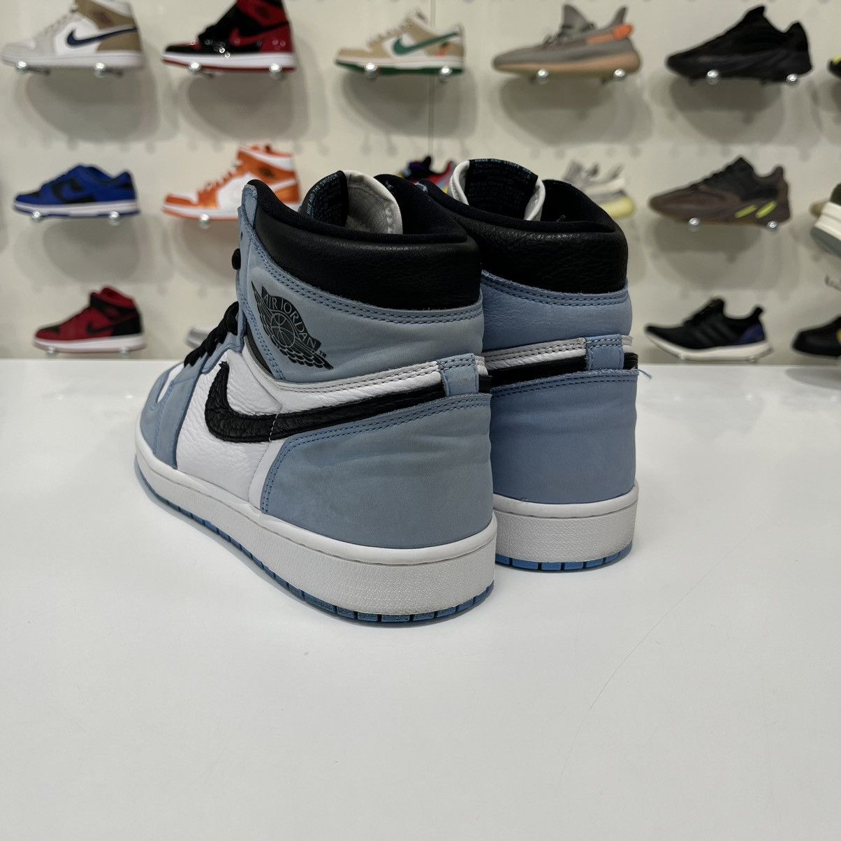 Nike Air Jordan 1 Retro High OG University Blue Size US 12 / EU 45 - 3 Thumbnail