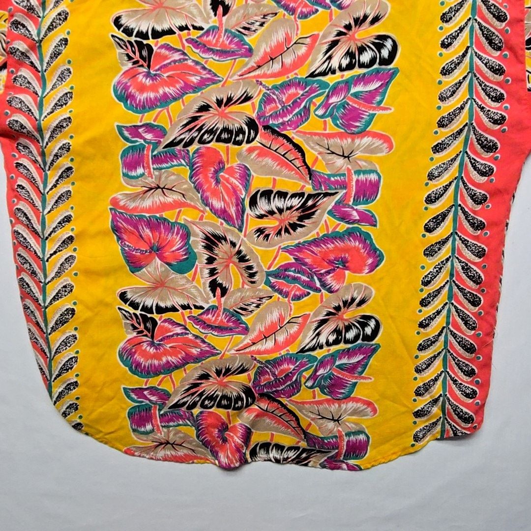 Generra Vintage Hawaiian Shirt Floral Red Rayon L Button Up Size US L / EU 52-54 / 3 - 8 Thumbnail