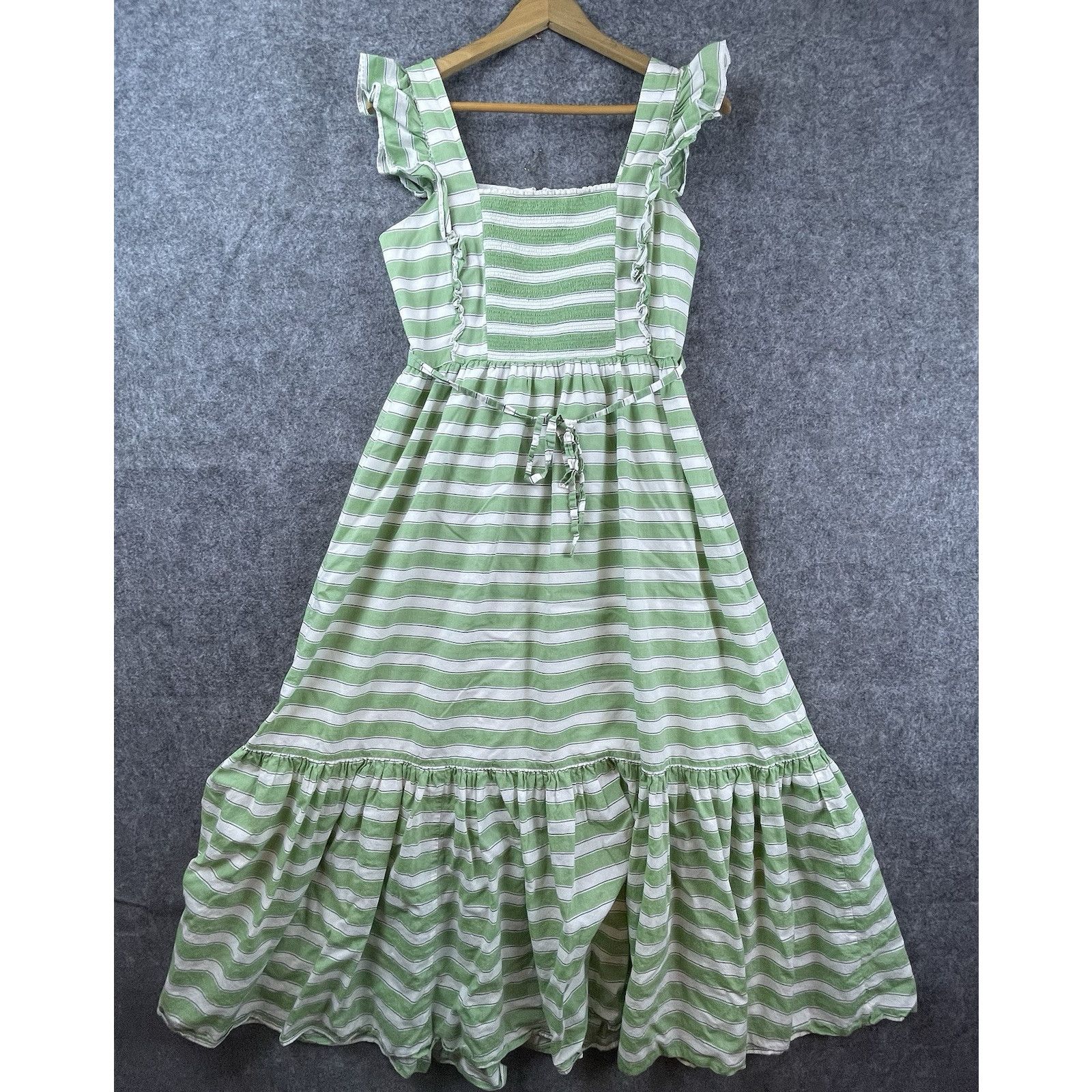 Ann Taylor Ann Taylor Dress 2 Green Ruffle Smocked Cottage Farm Size XS / US 0-2 / IT 36-38 - 1 Thumbnail