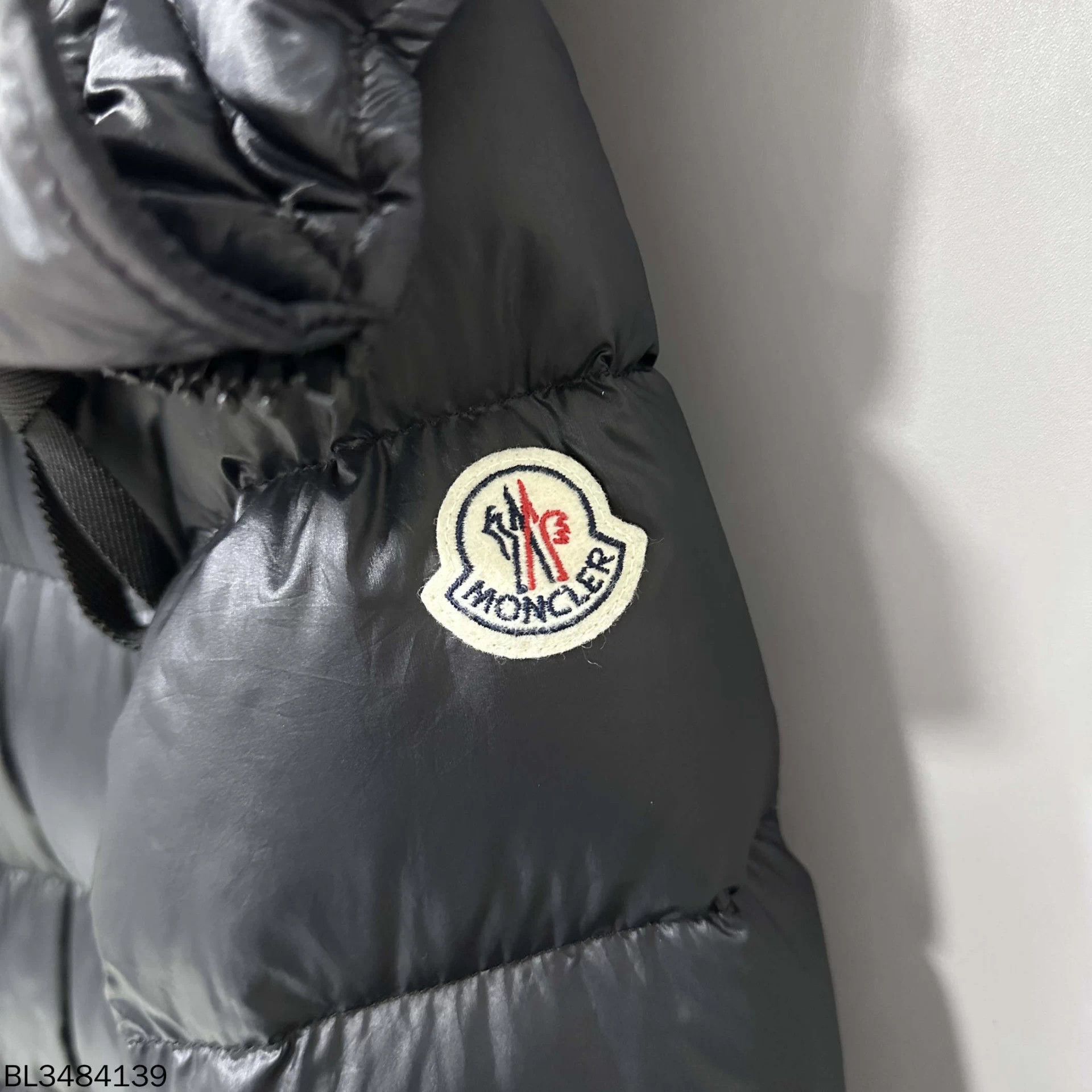 Moncler Moncler black armband down jacket women's 2 Size M / US 6-8 / IT 42-44 - 5 Thumbnail